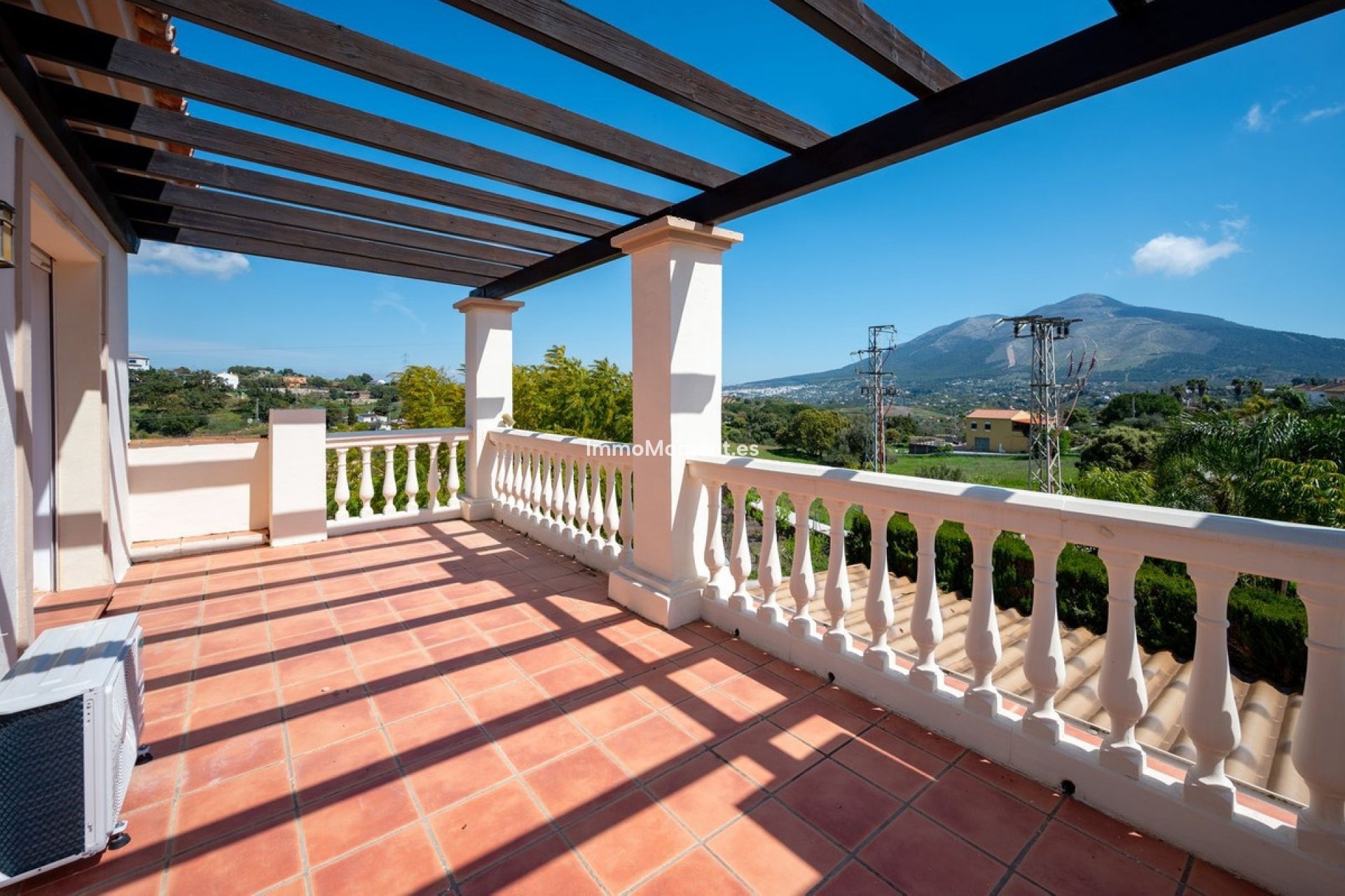 Resale - Villa - Inland  - Coín