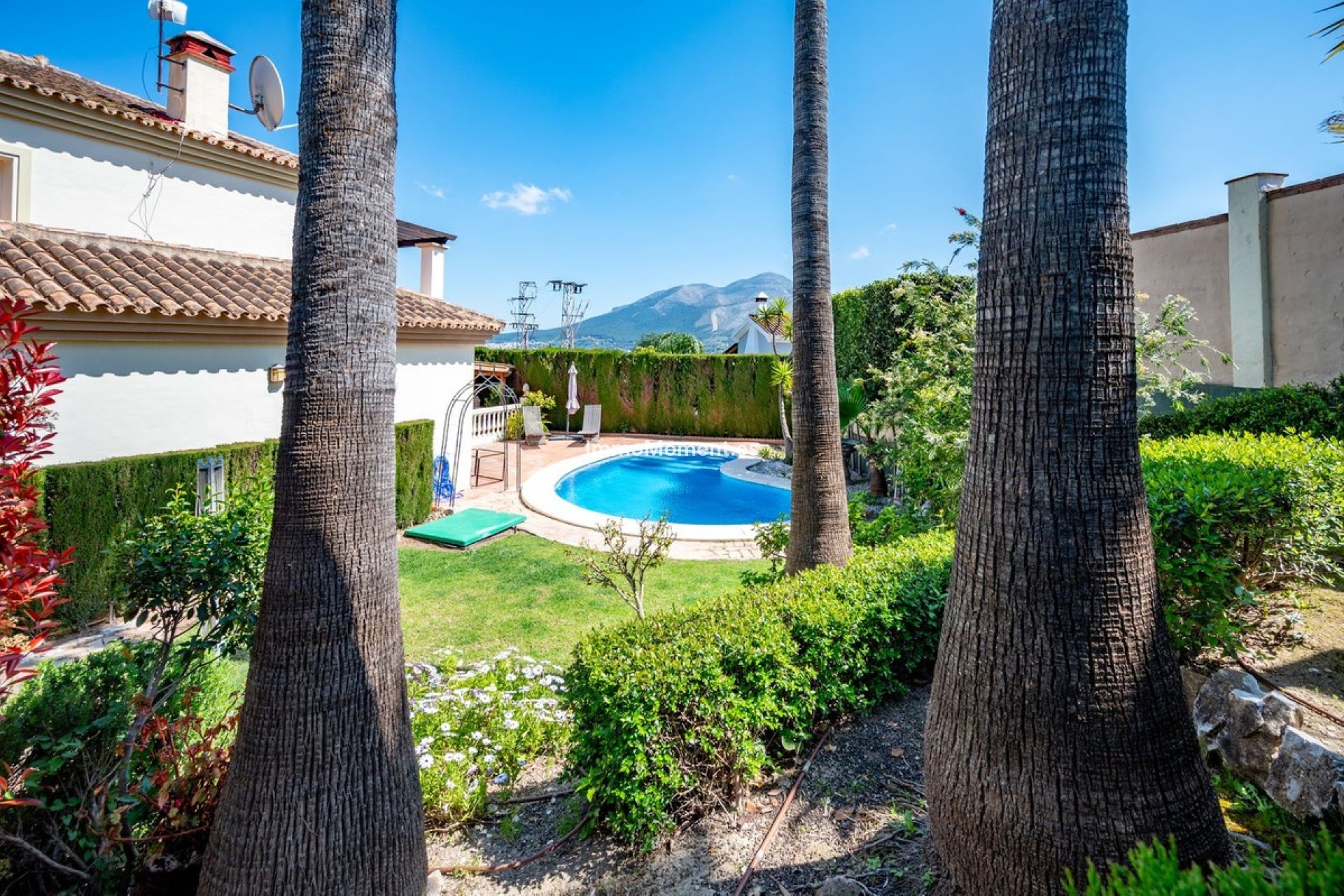 Resale - Villa - Inland  - Coín