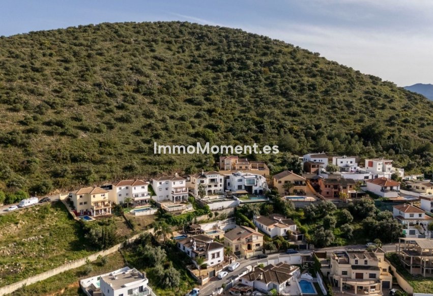 Resale - Villa - Inland  - Coín