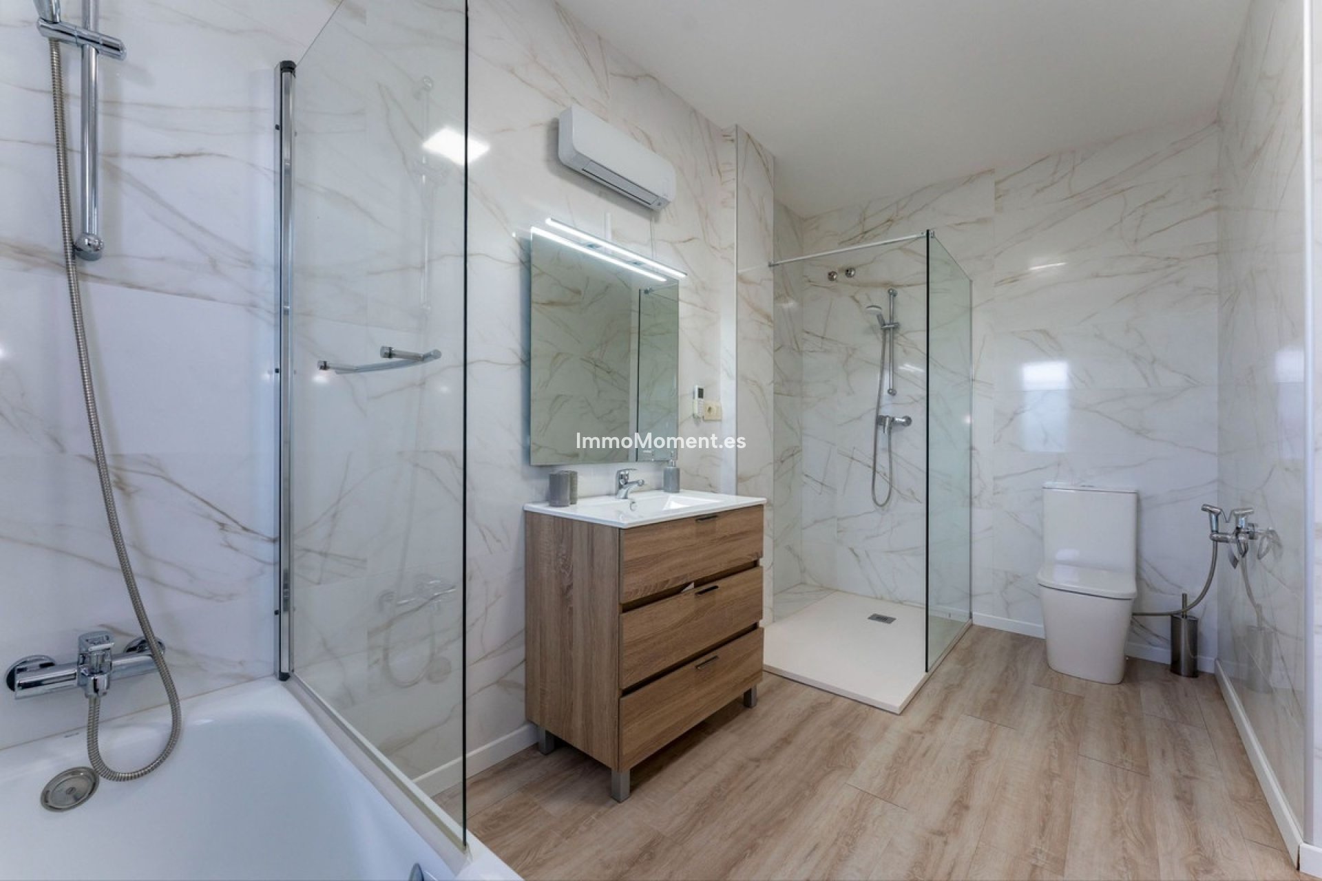 Resale - Villa - Inland  - Coín