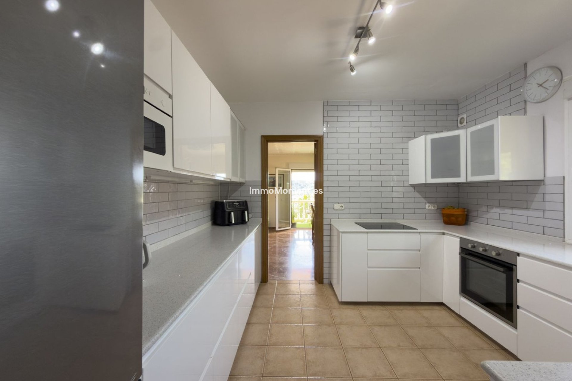 Resale - Villa - Inland  - Coín