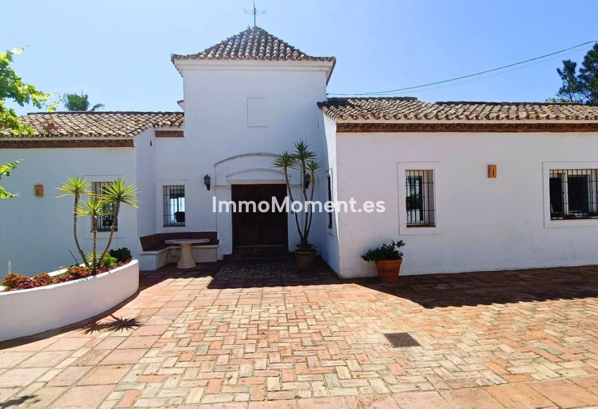 Resale - Villa - Manilva