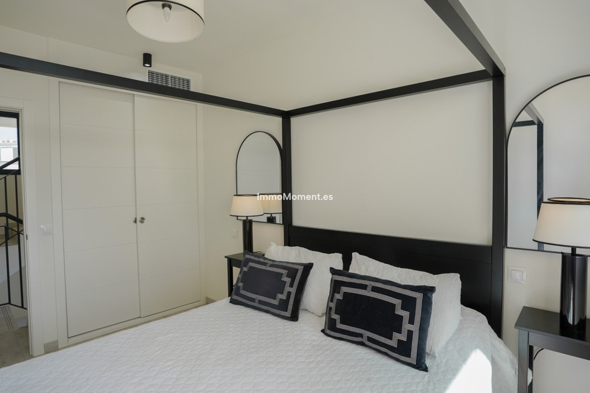 Resale - Villa - Manilva