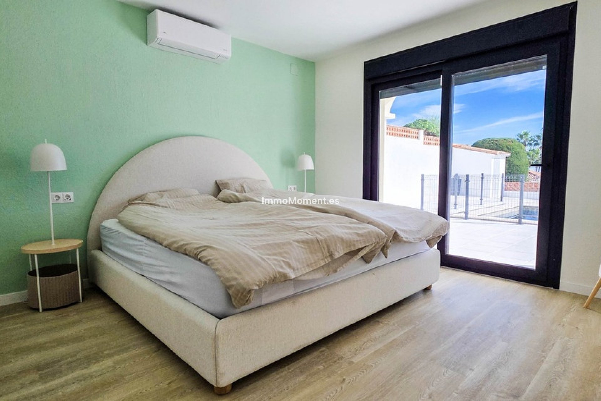 Resale - Villa - Manilva