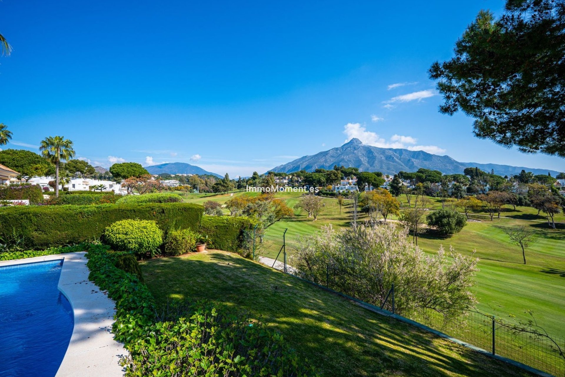 Resale - Villa - Marbella - Aloha