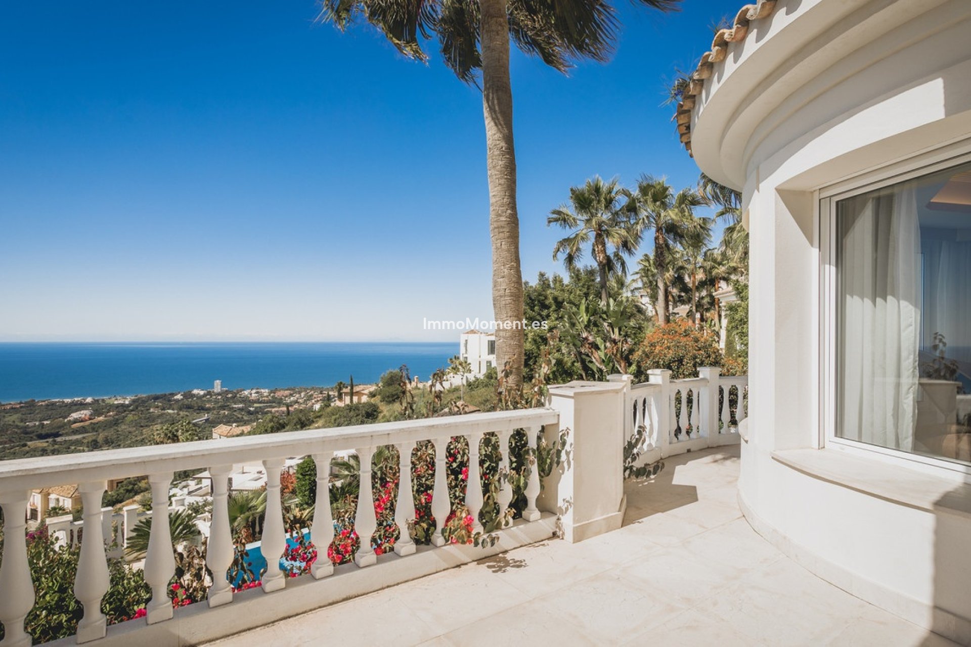 Resale - Villa - Marbella - Altos de los Monteros