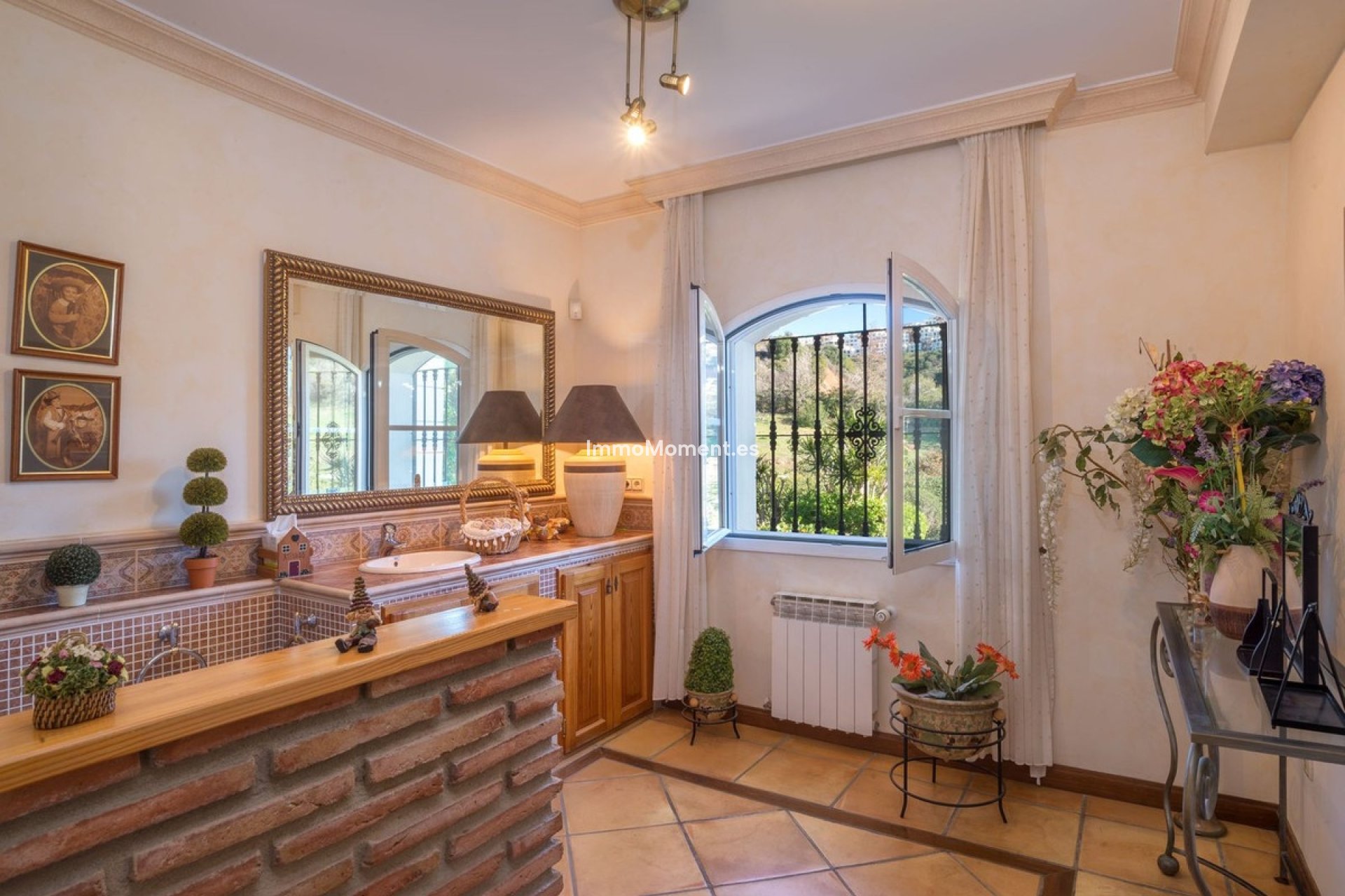 Resale - Villa - Marbella - Altos de los Monteros