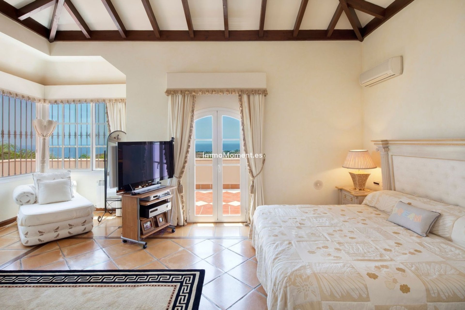 Resale - Villa - Marbella - Altos de los Monteros