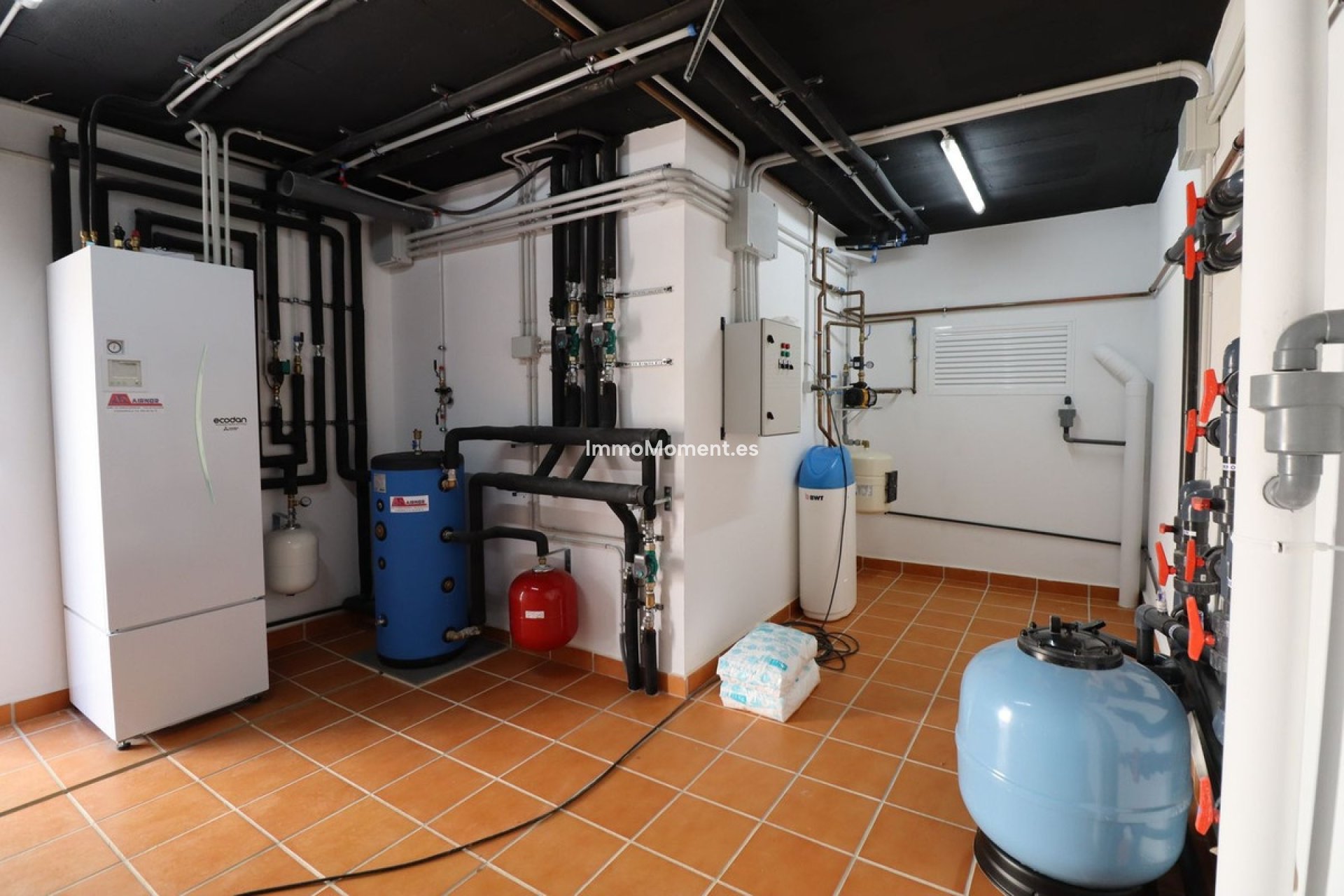 Resale - Villa - Marbella - Elviria