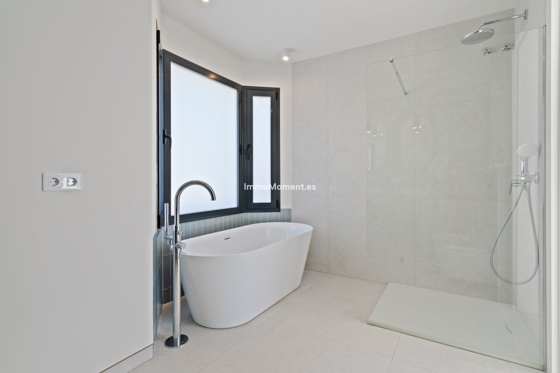 Resale - Villa - Marbella - Elviria