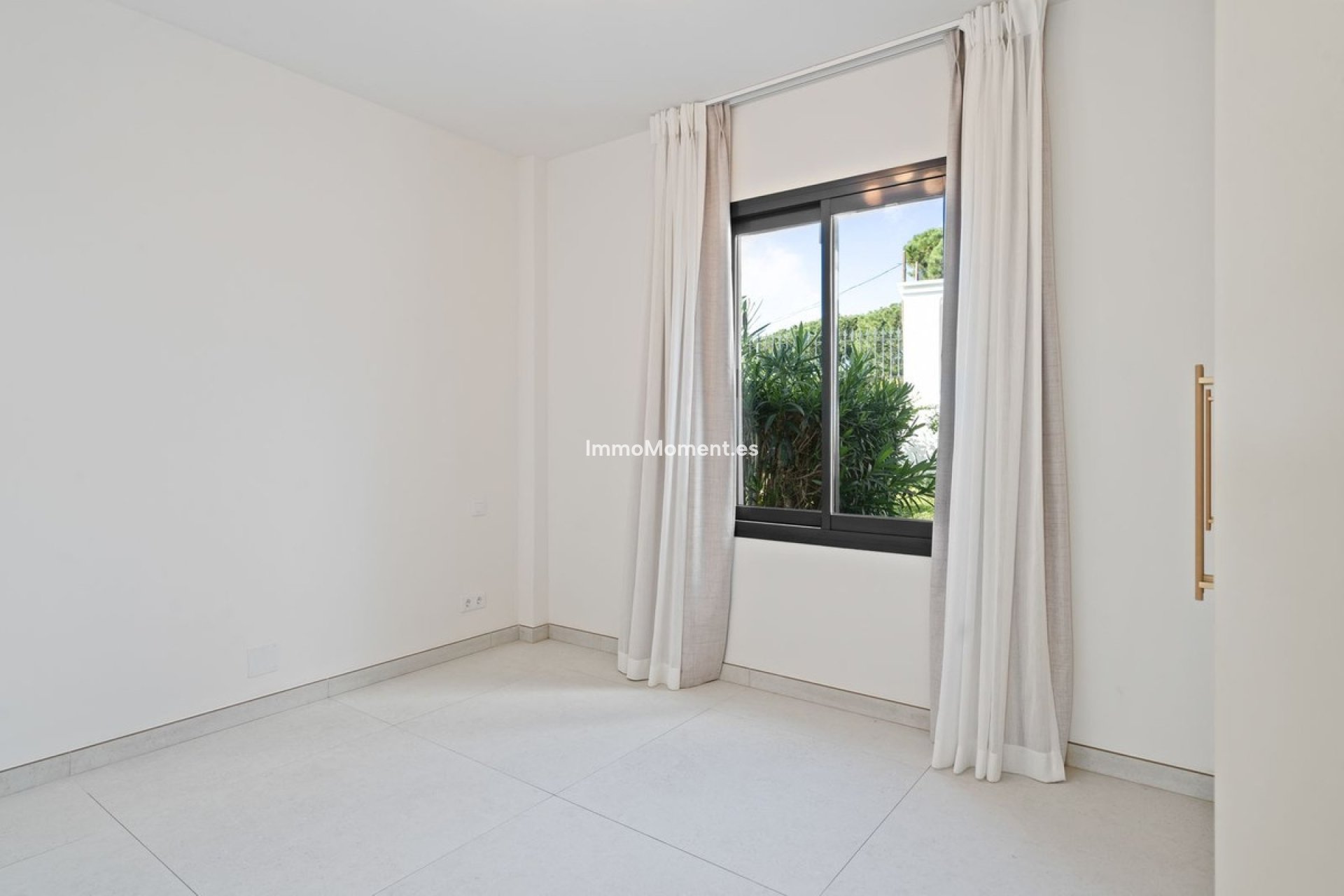 Resale - Villa - Marbella - Elviria