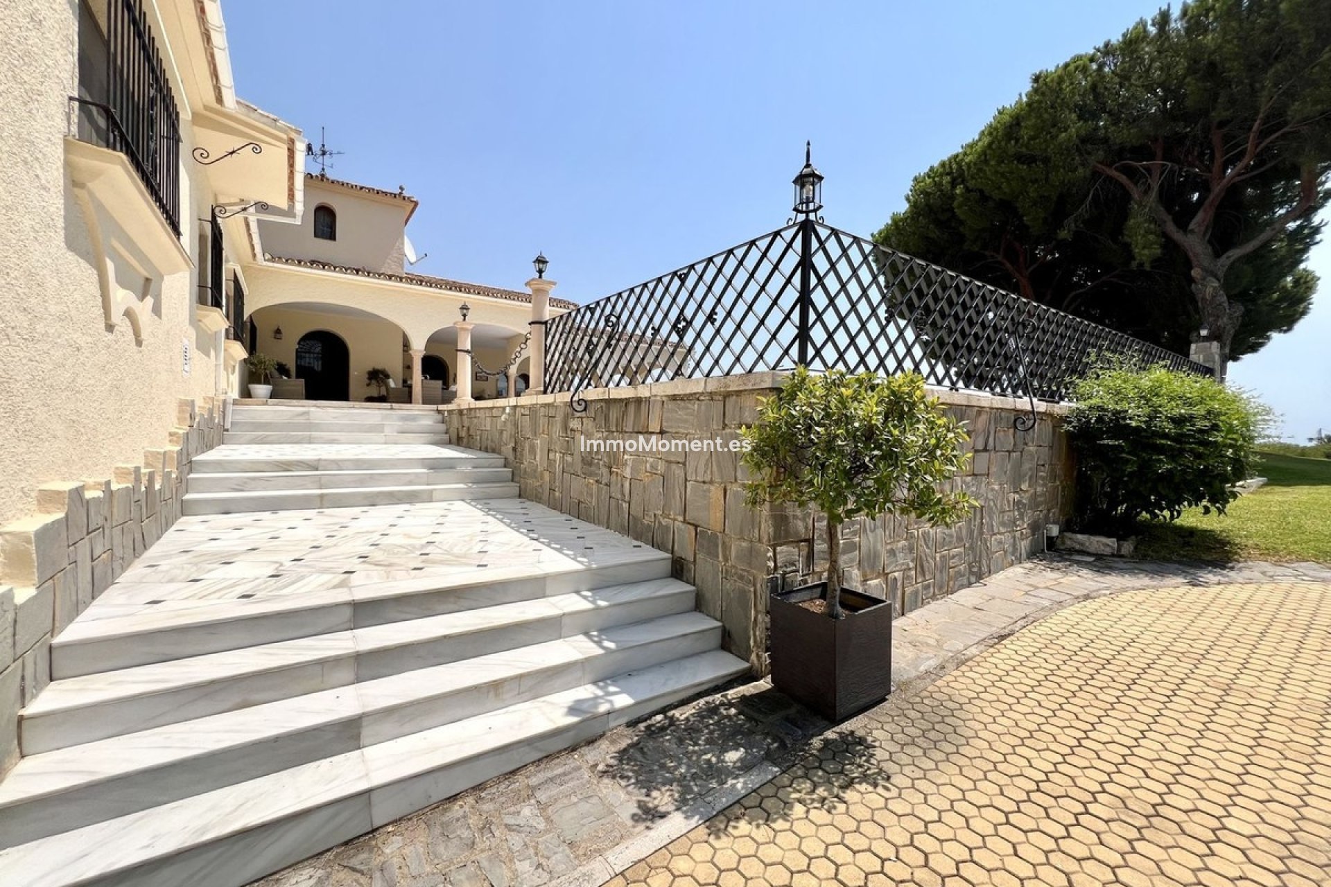 Resale - Villa - Marbella - Elviria