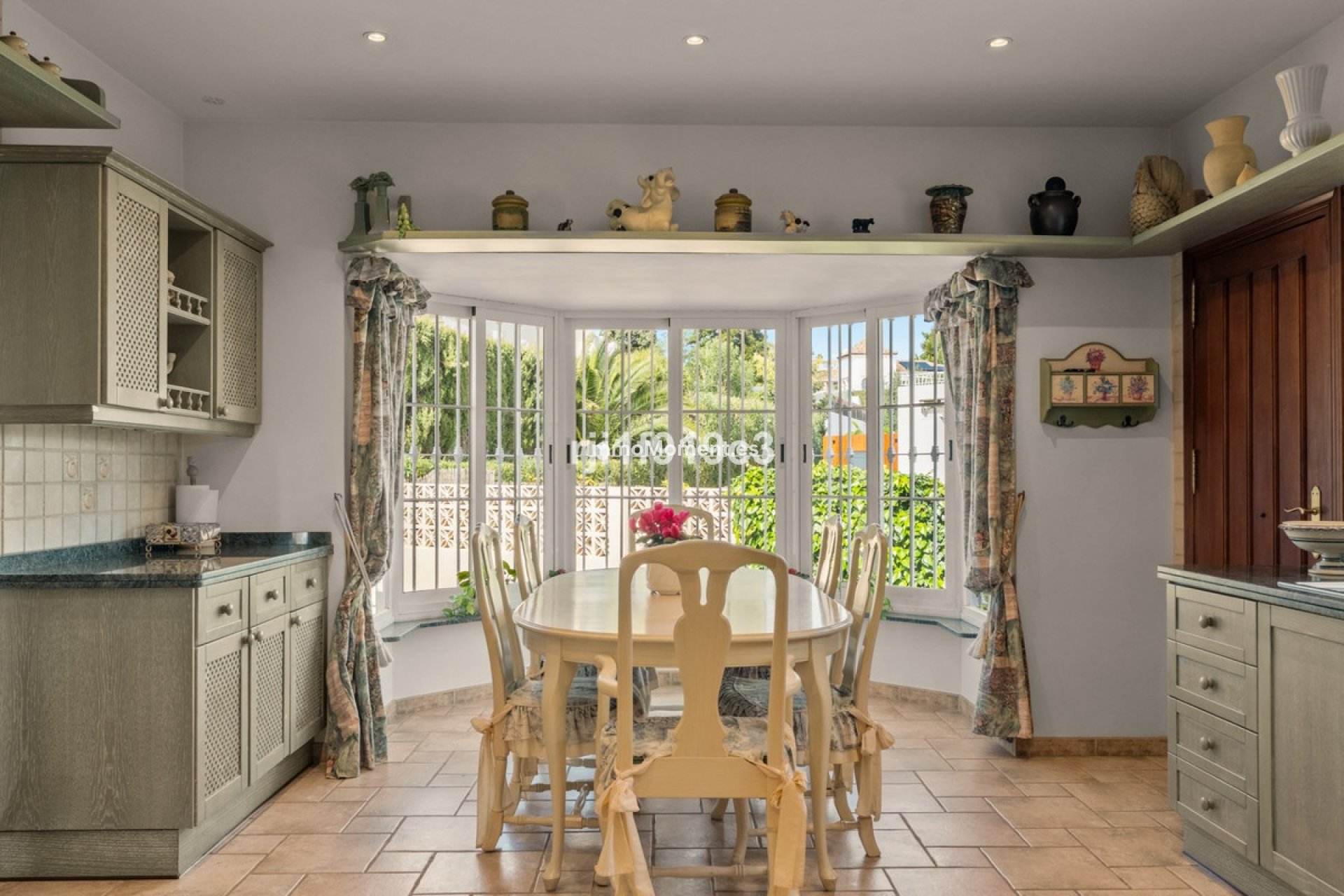 Resale - Villa - Marbella - Elviria