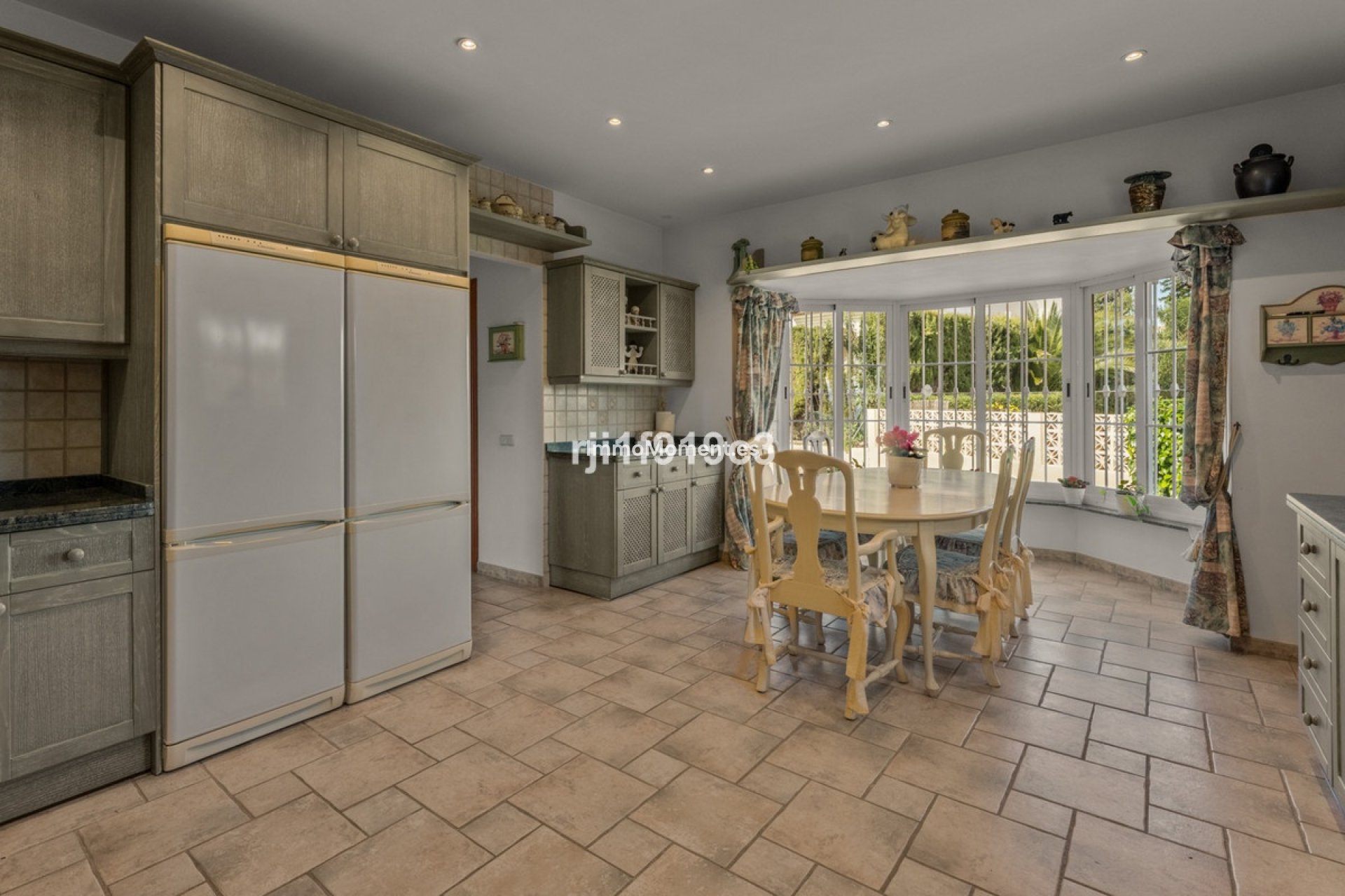 Resale - Villa - Marbella - Elviria