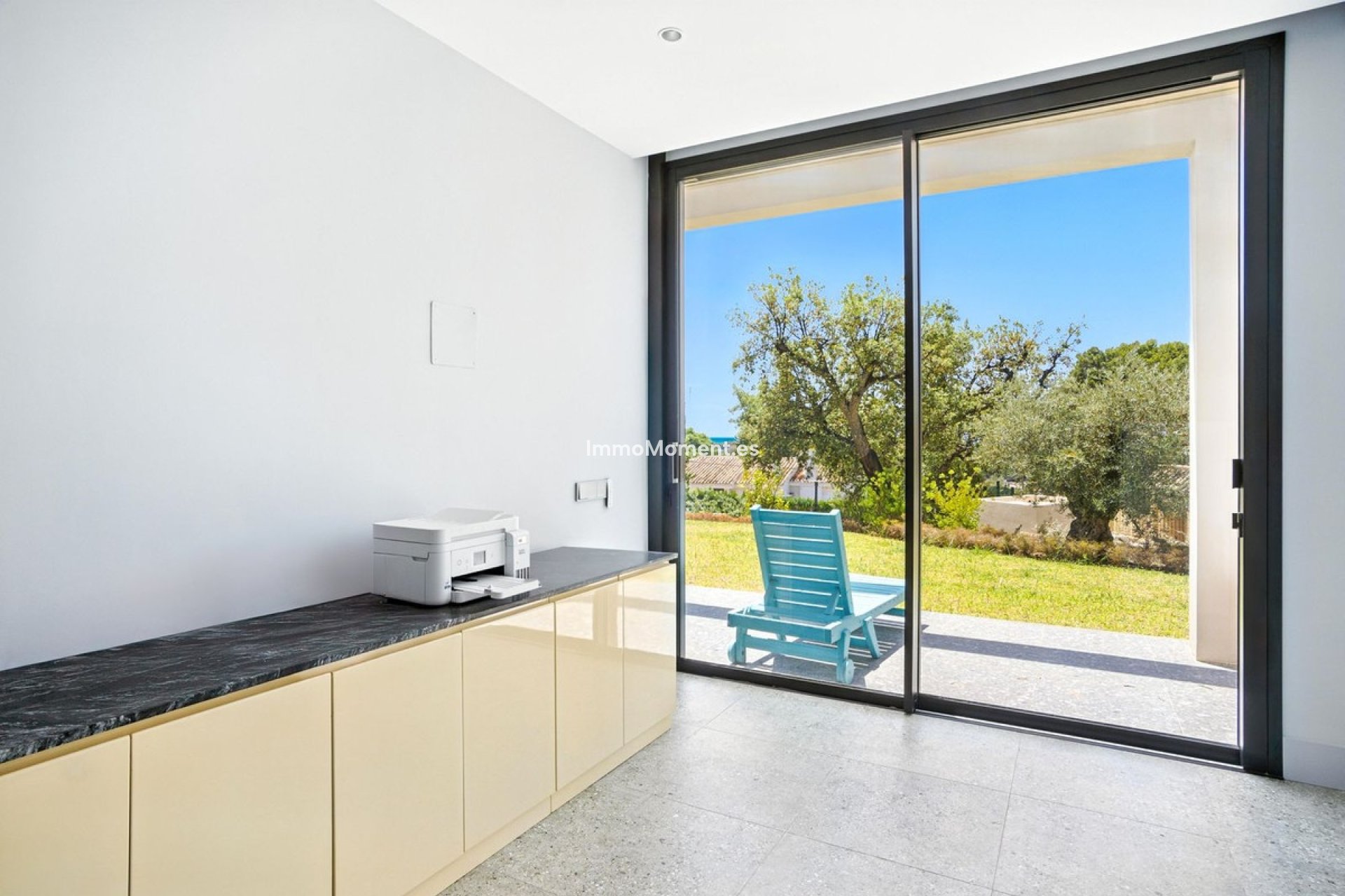 Resale - Villa - Marbella - Elviria