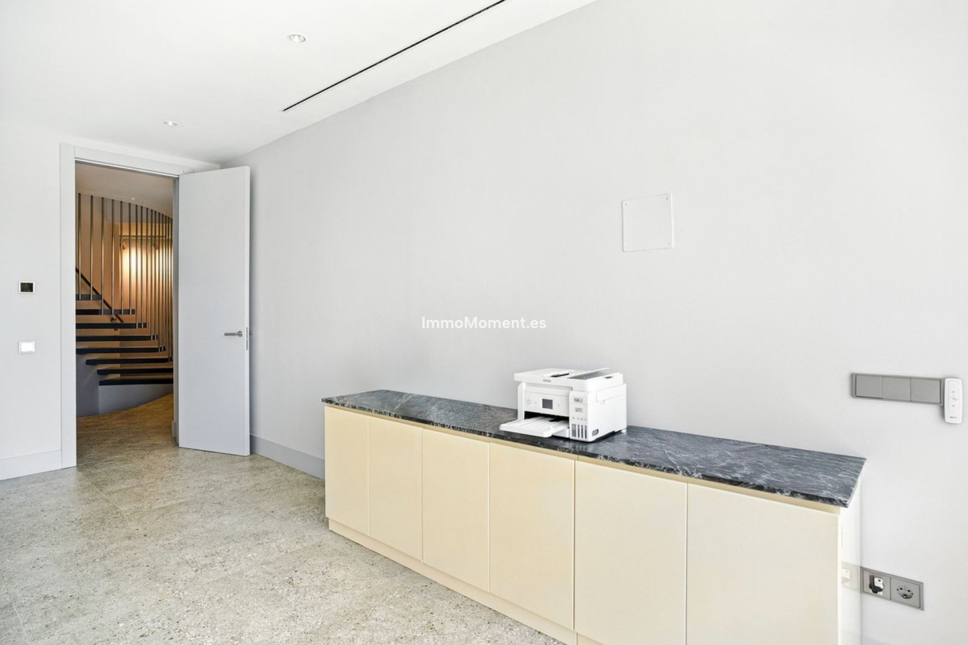 Resale - Villa - Marbella - Elviria