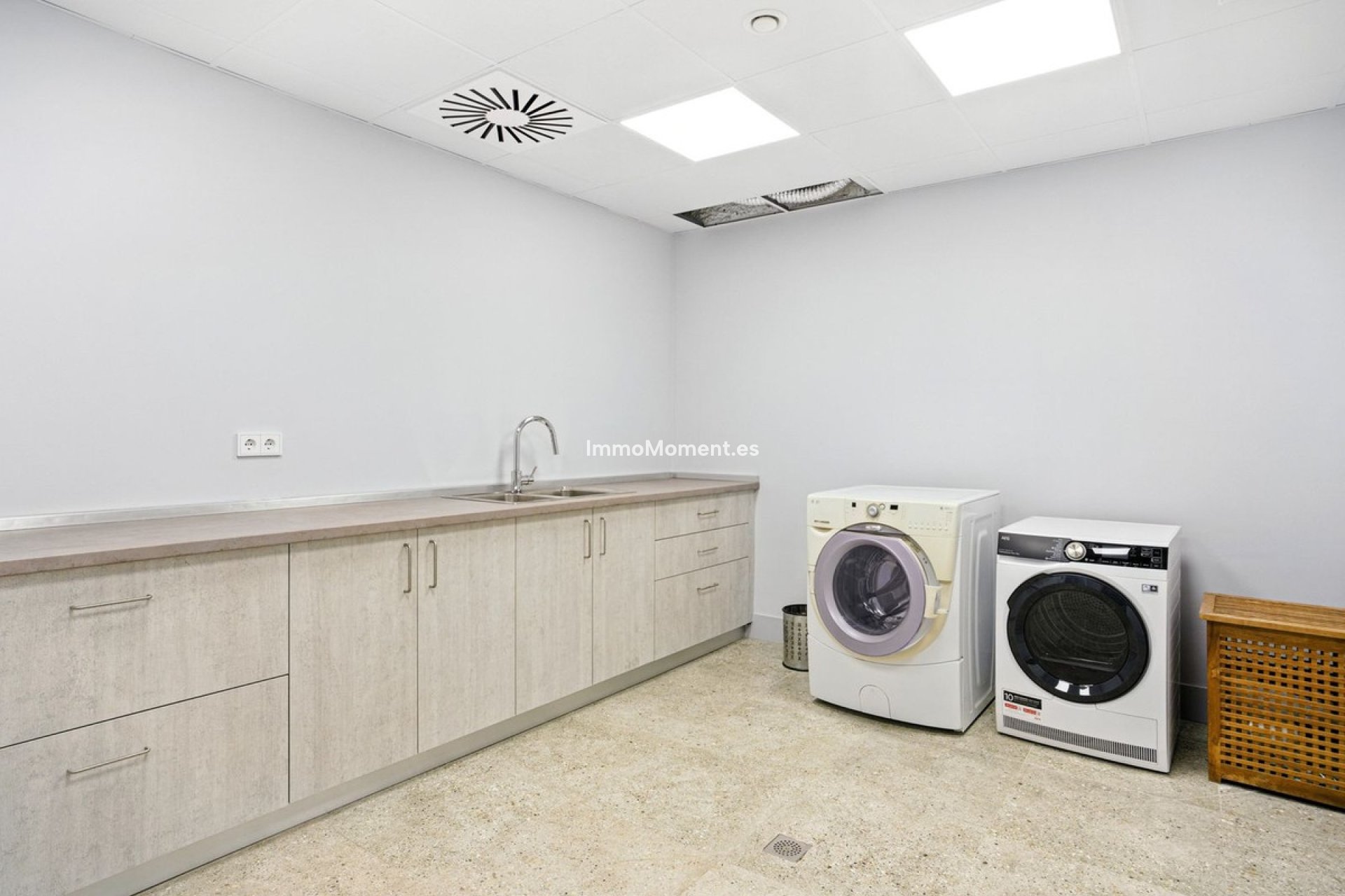 Resale - Villa - Marbella - Elviria