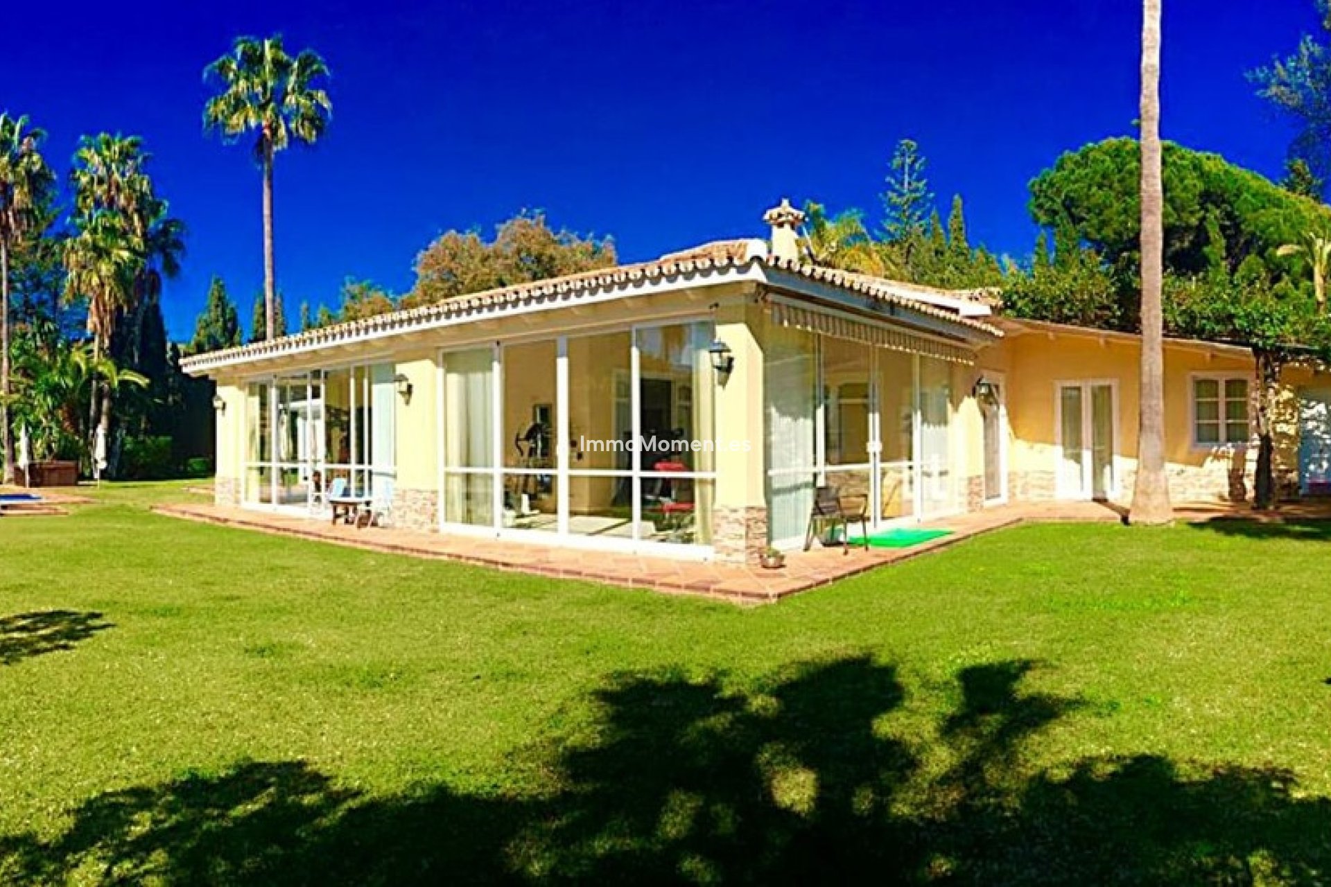Resale - Villa - Marbella - Elviria