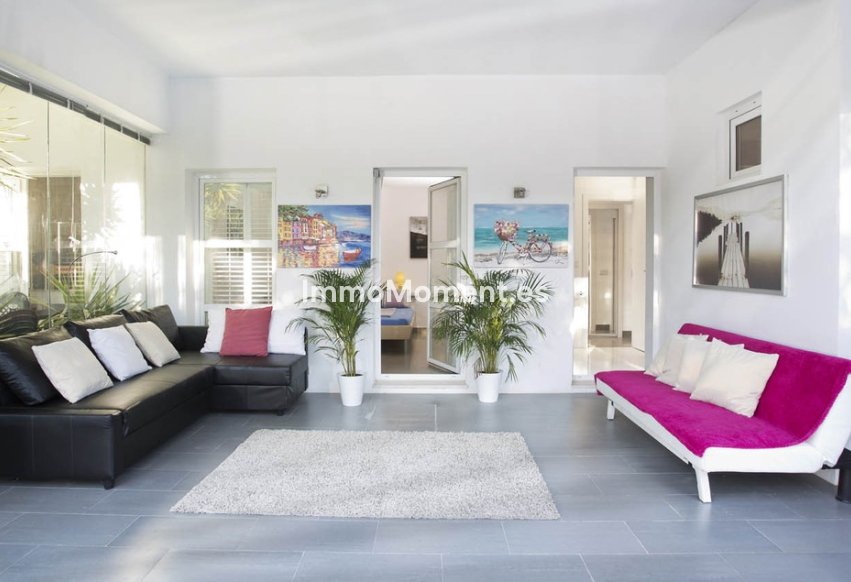 Resale - Villa - Marbella - Elviria