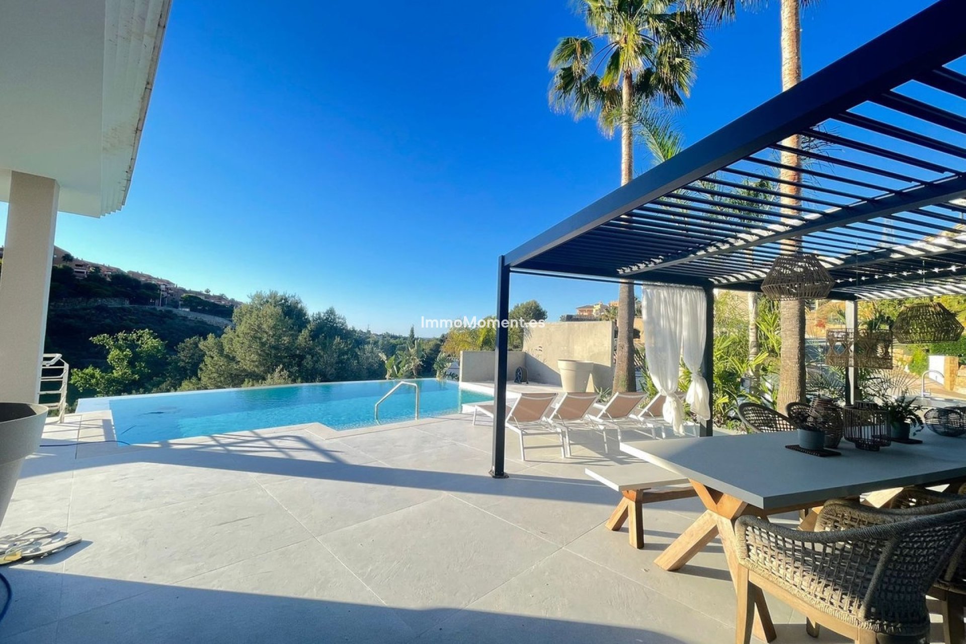 Resale - Villa - Marbella - Elviria