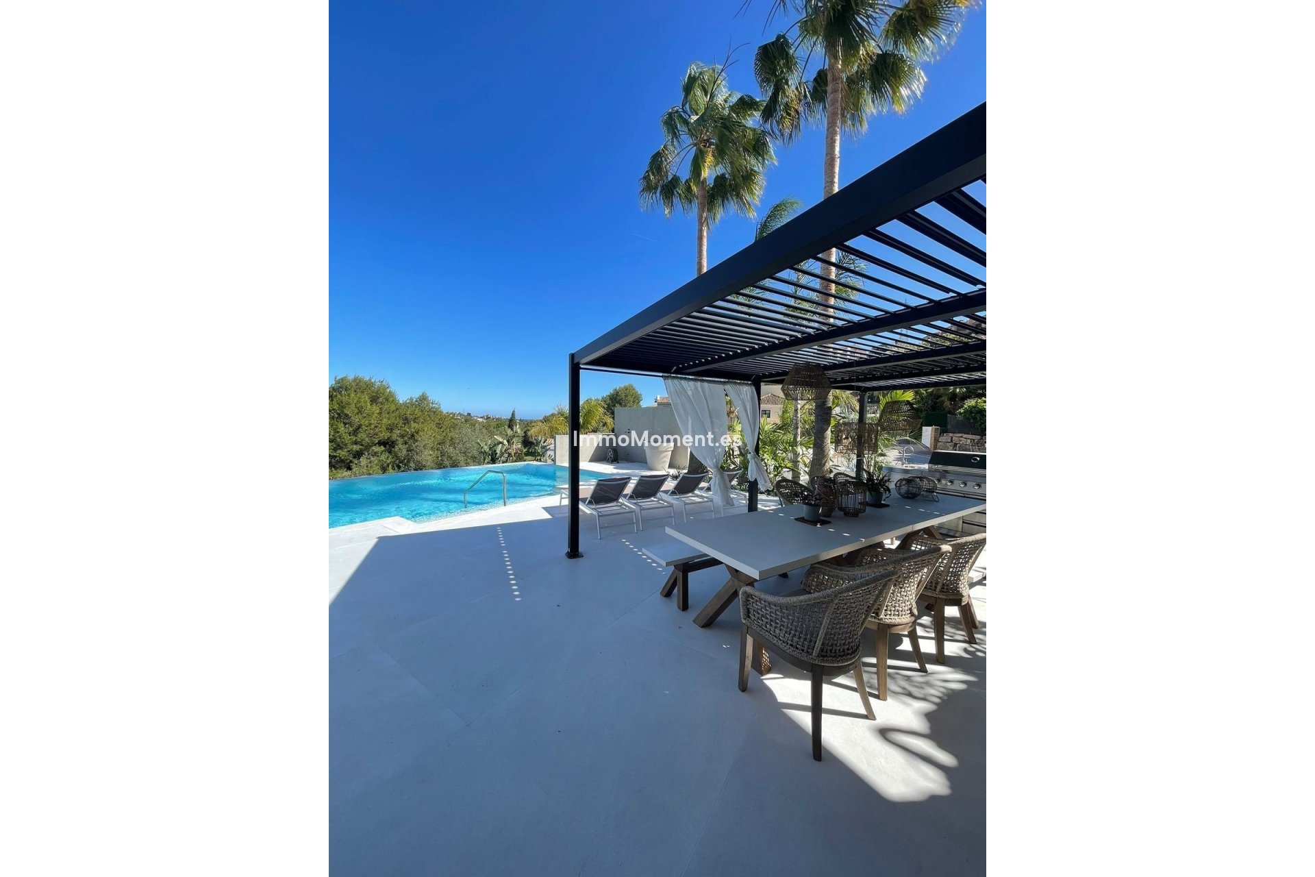 Resale - Villa - Marbella - Elviria