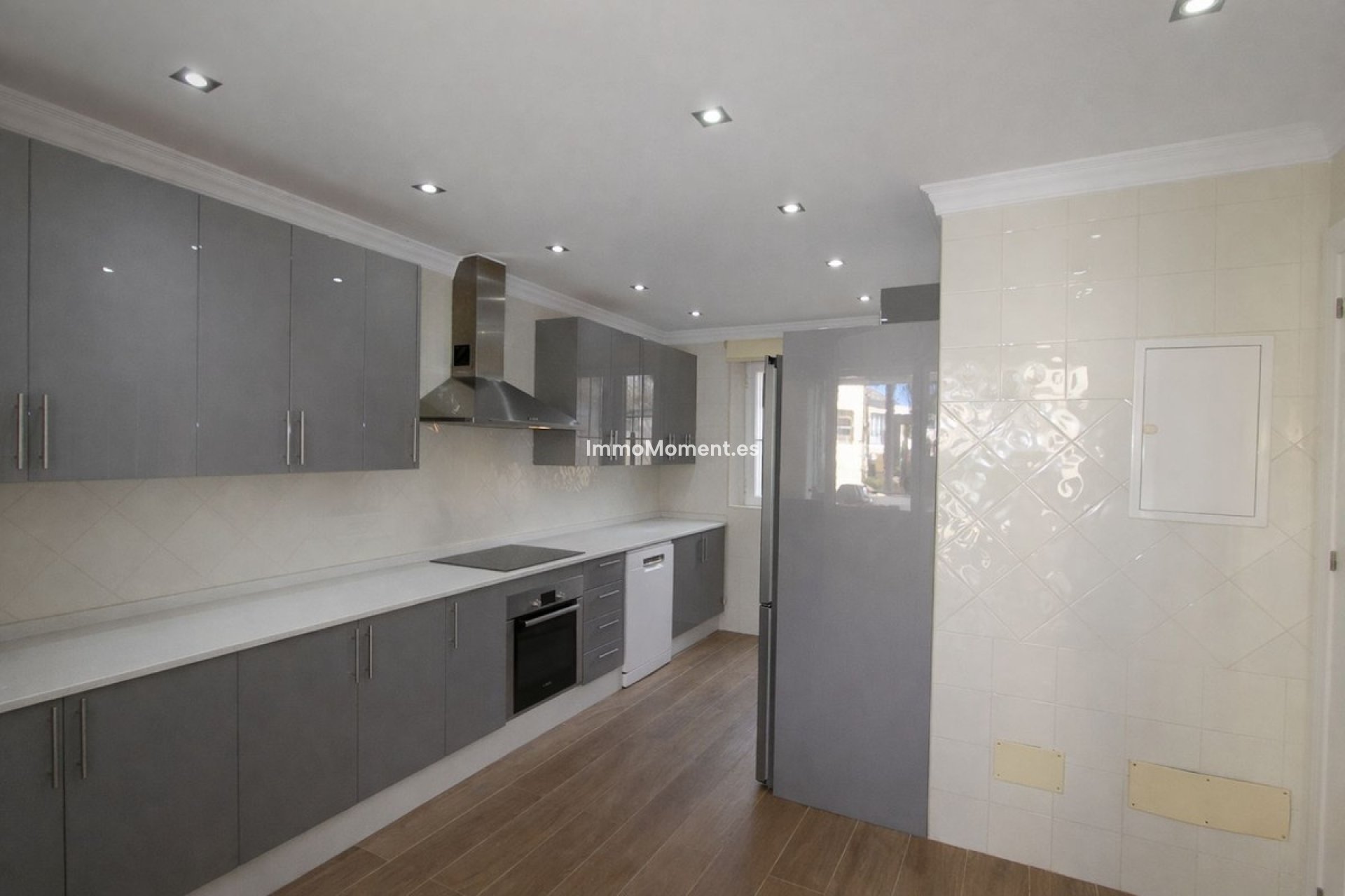 Resale - Villa - Marbella - Elviria