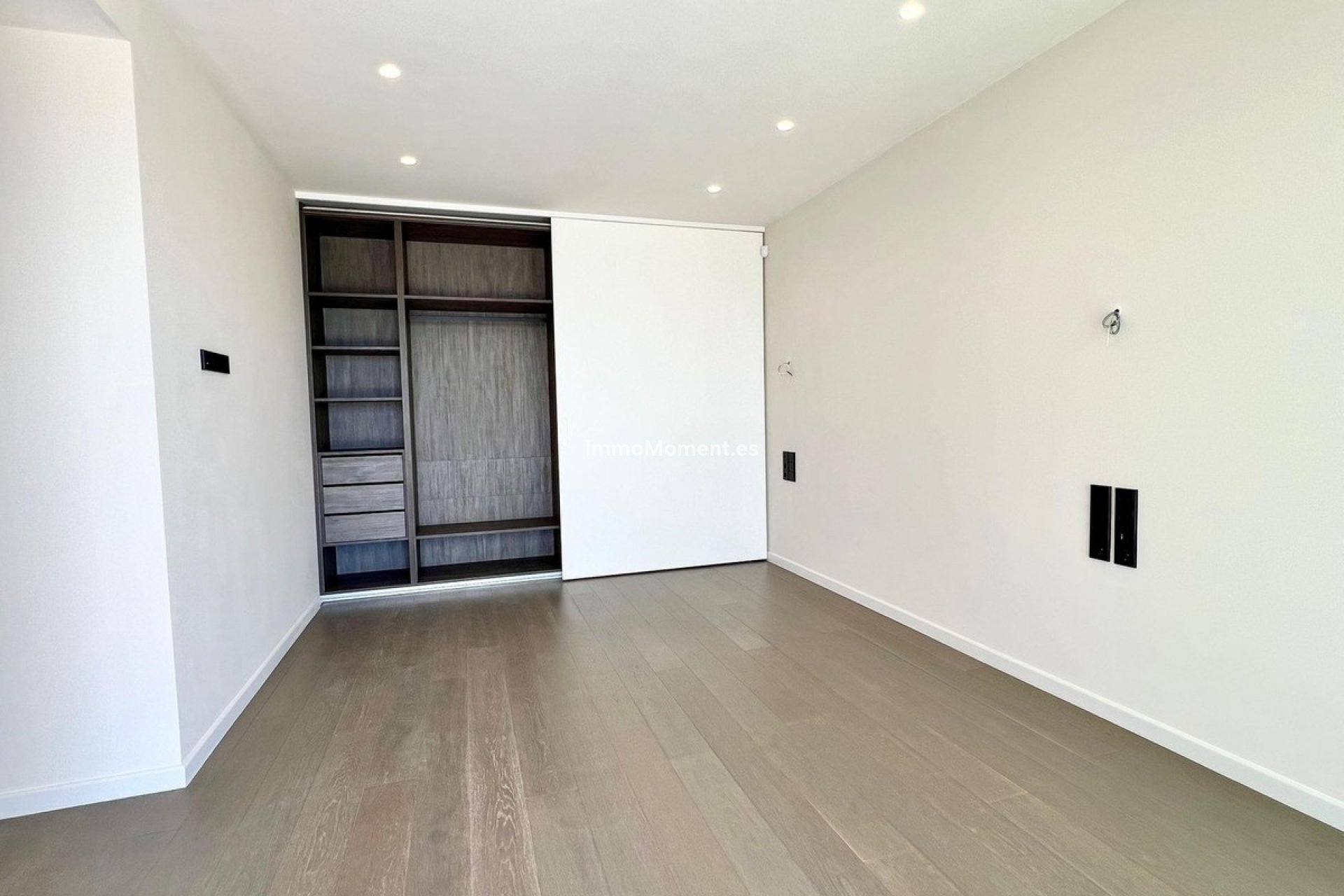 Resale - Villa - Marbella - Elviria