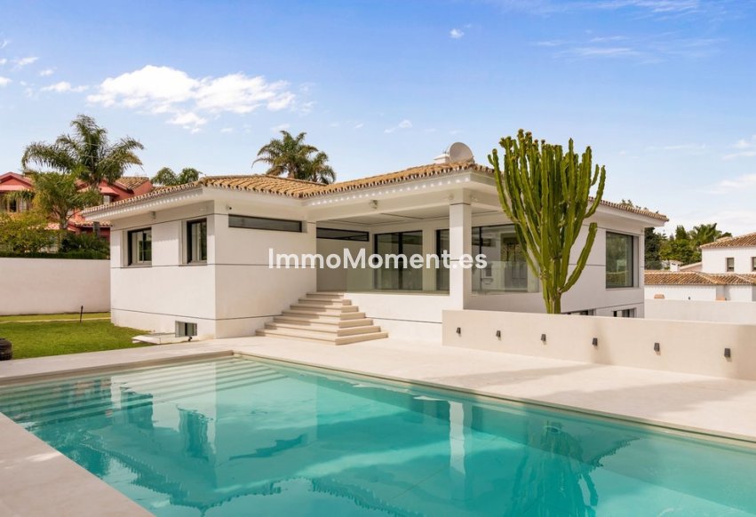 Resale - Villa - Marbella - Guadalmina Alta