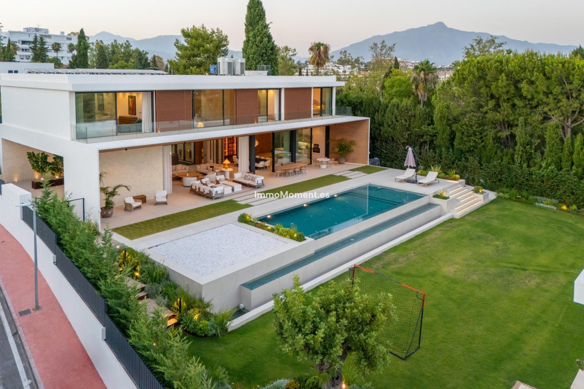 Resale - Villa - Marbella - Guadalmina Alta