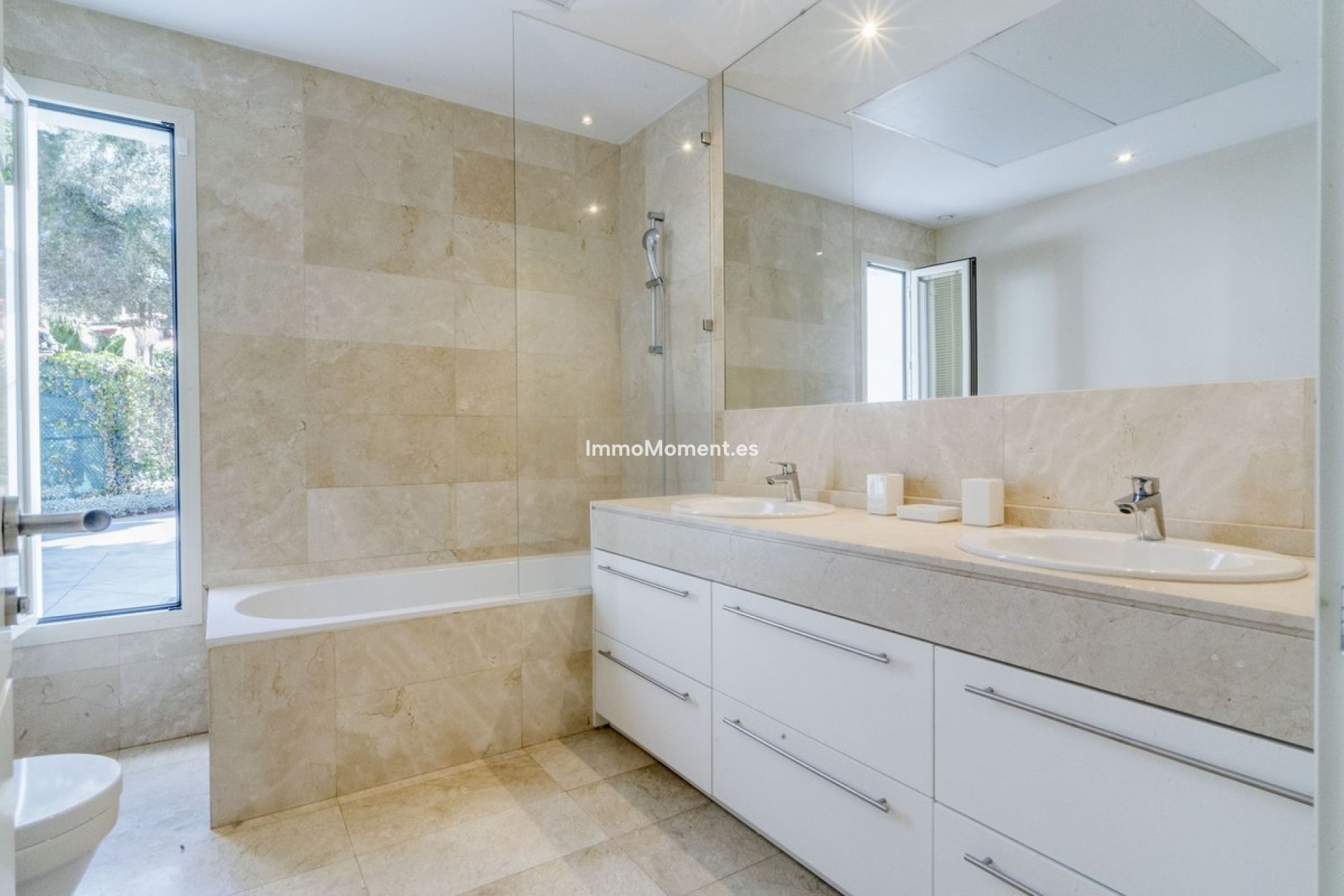 Resale - Villa - Marbella - Guadalmina Baja