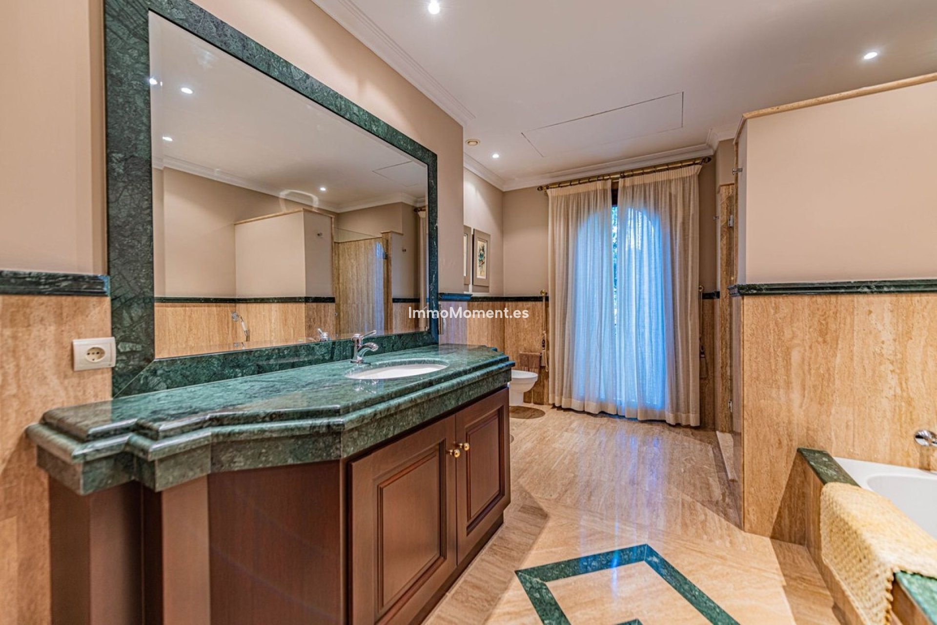 Resale - Villa - Marbella - Guadalmina Baja