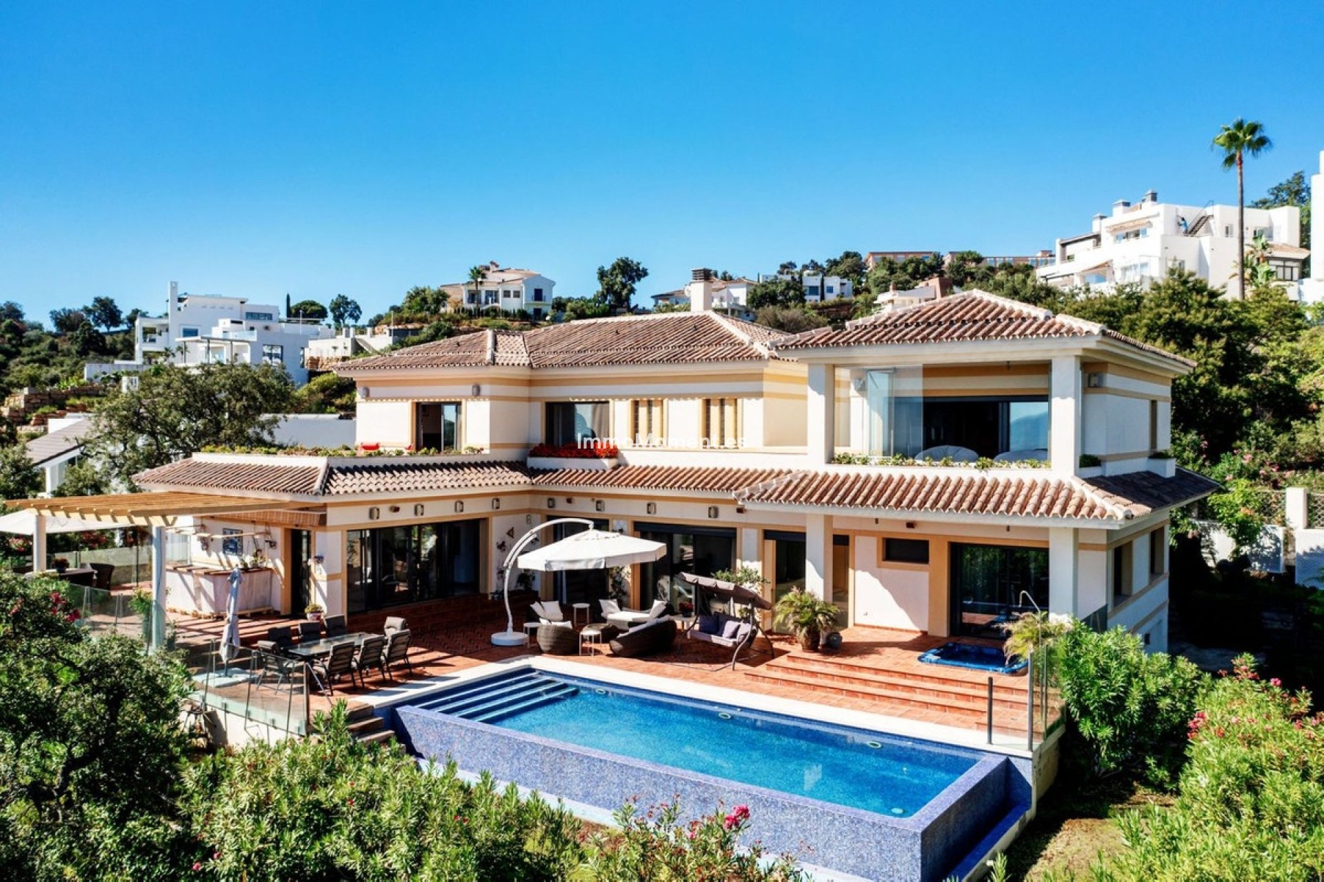 Resale - Villa - Marbella - La Mairena