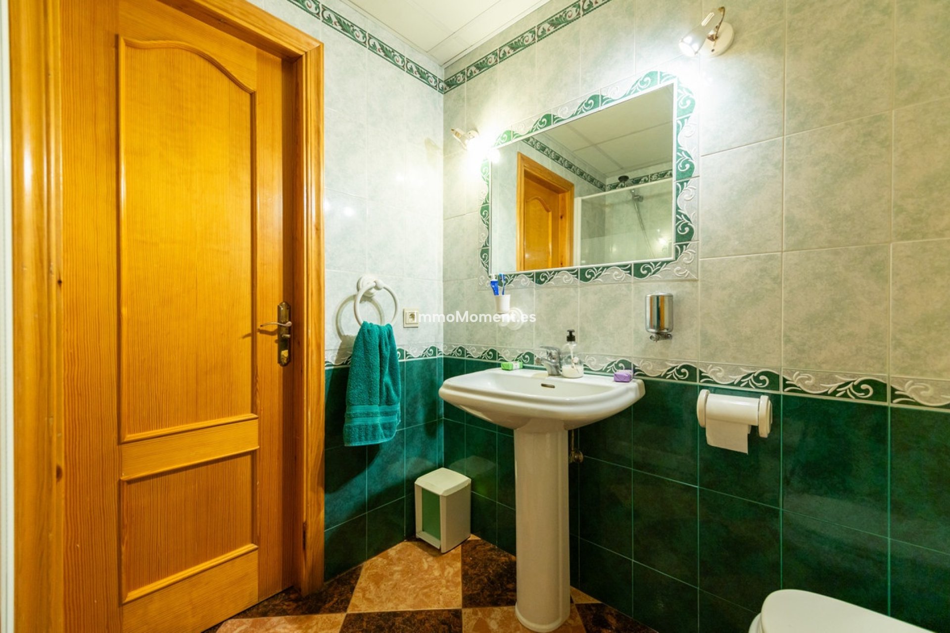 Resale - Villa - Marbella - Las Chapas