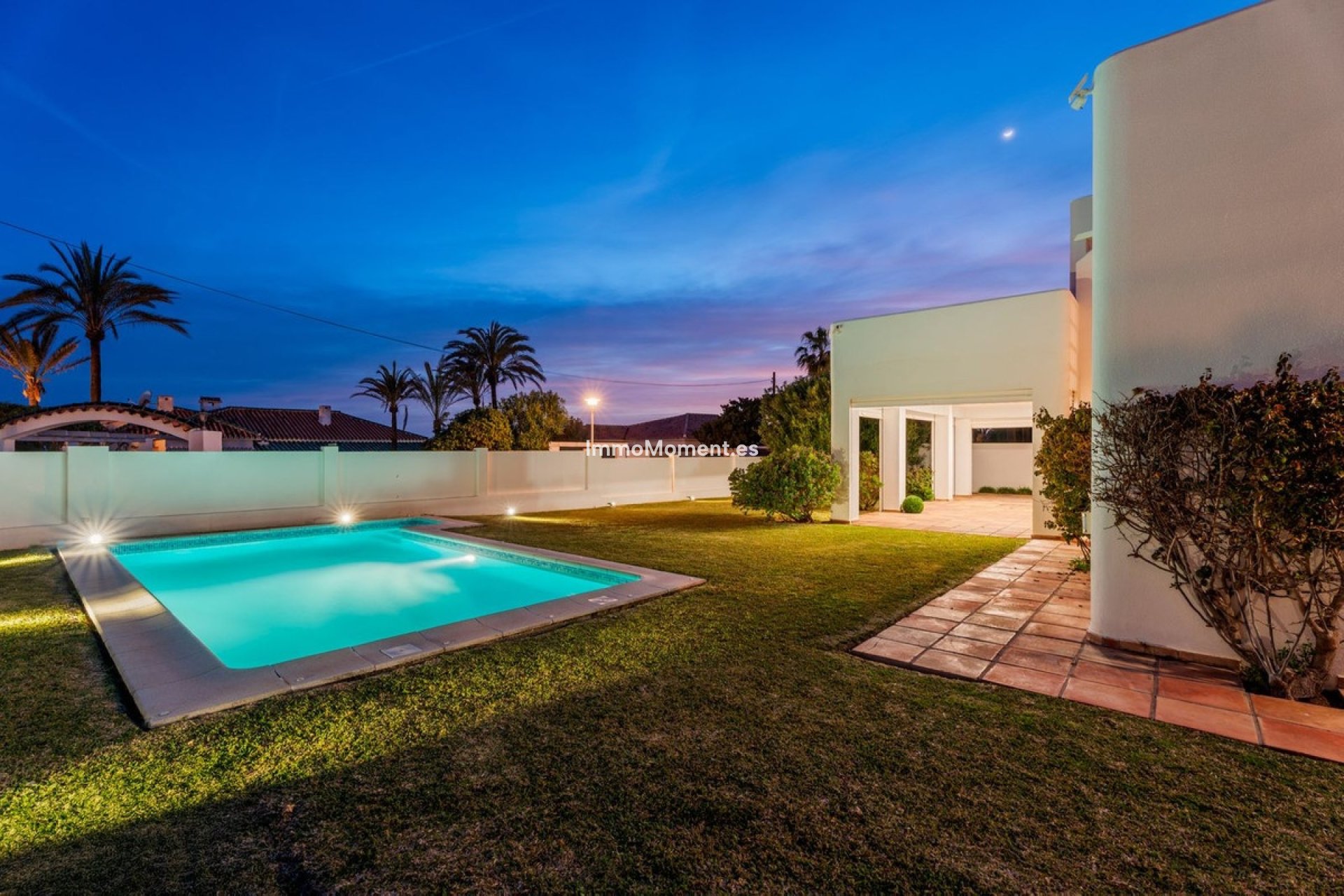 Resale - Villa - Marbella - Marbesa