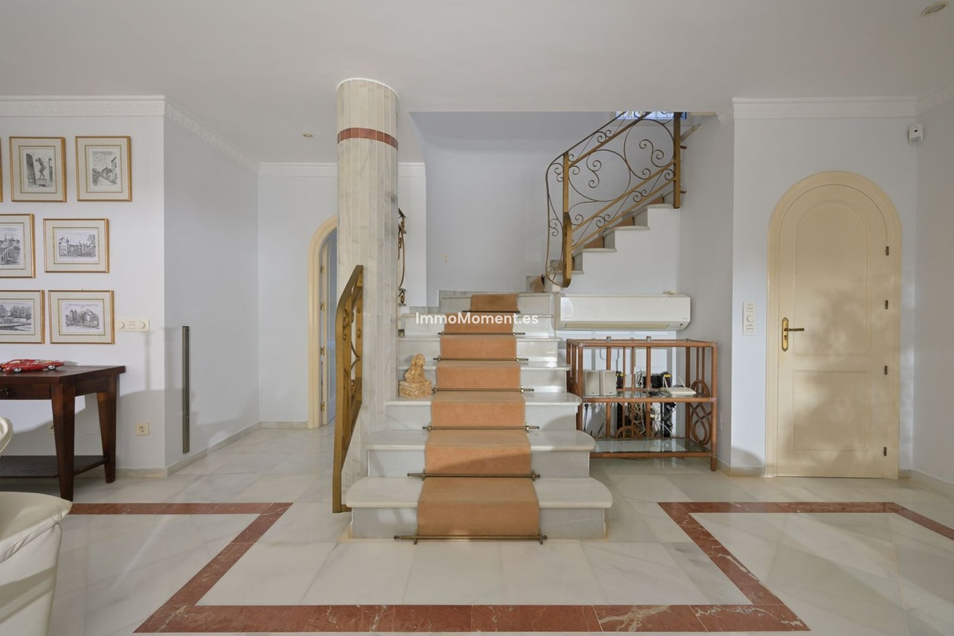 Resale - Villa - Marbella - Marbesa