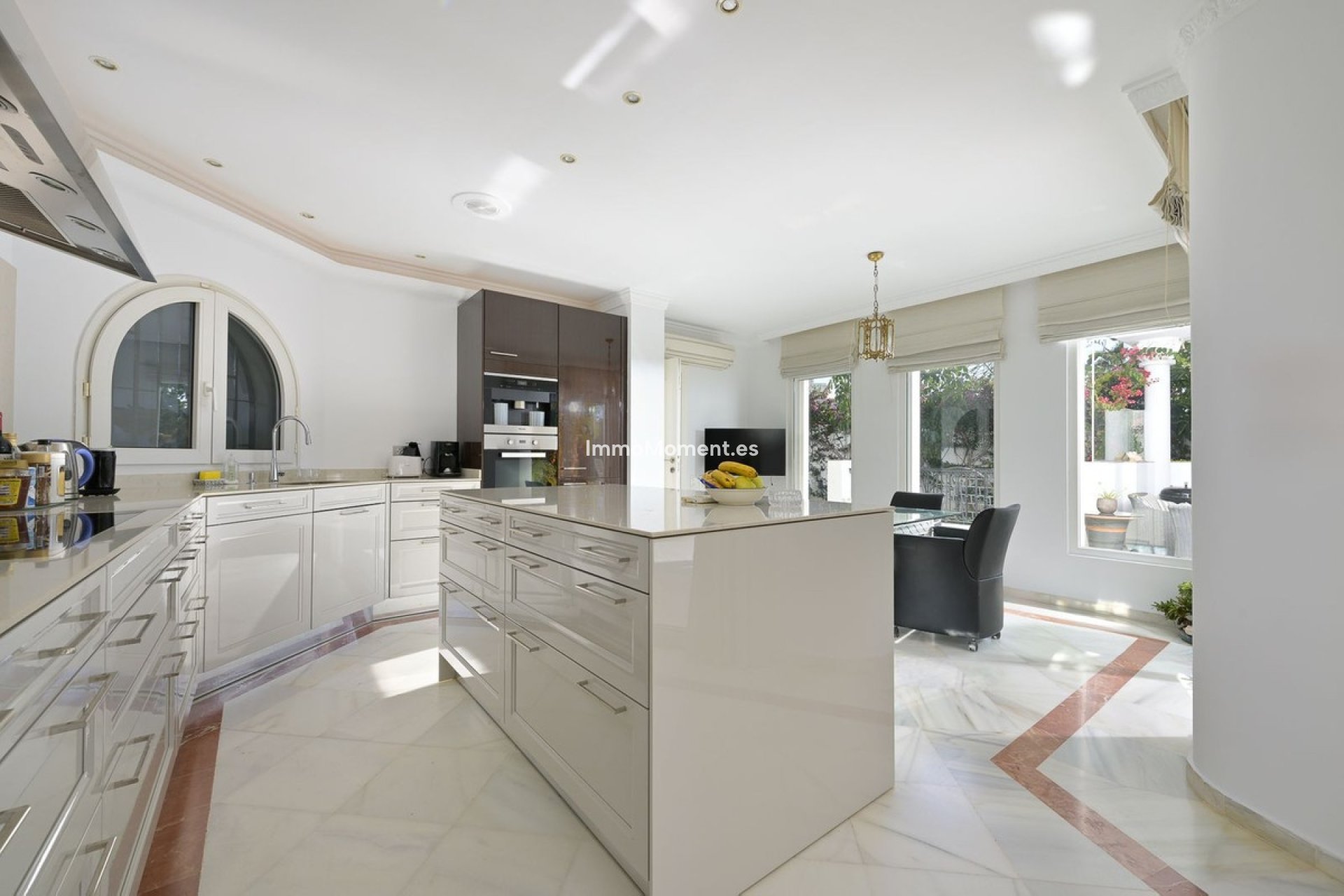 Resale - Villa - Marbella - Marbesa