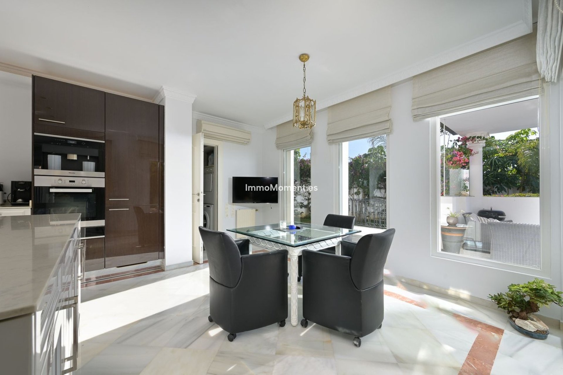 Resale - Villa - Marbella - Marbesa