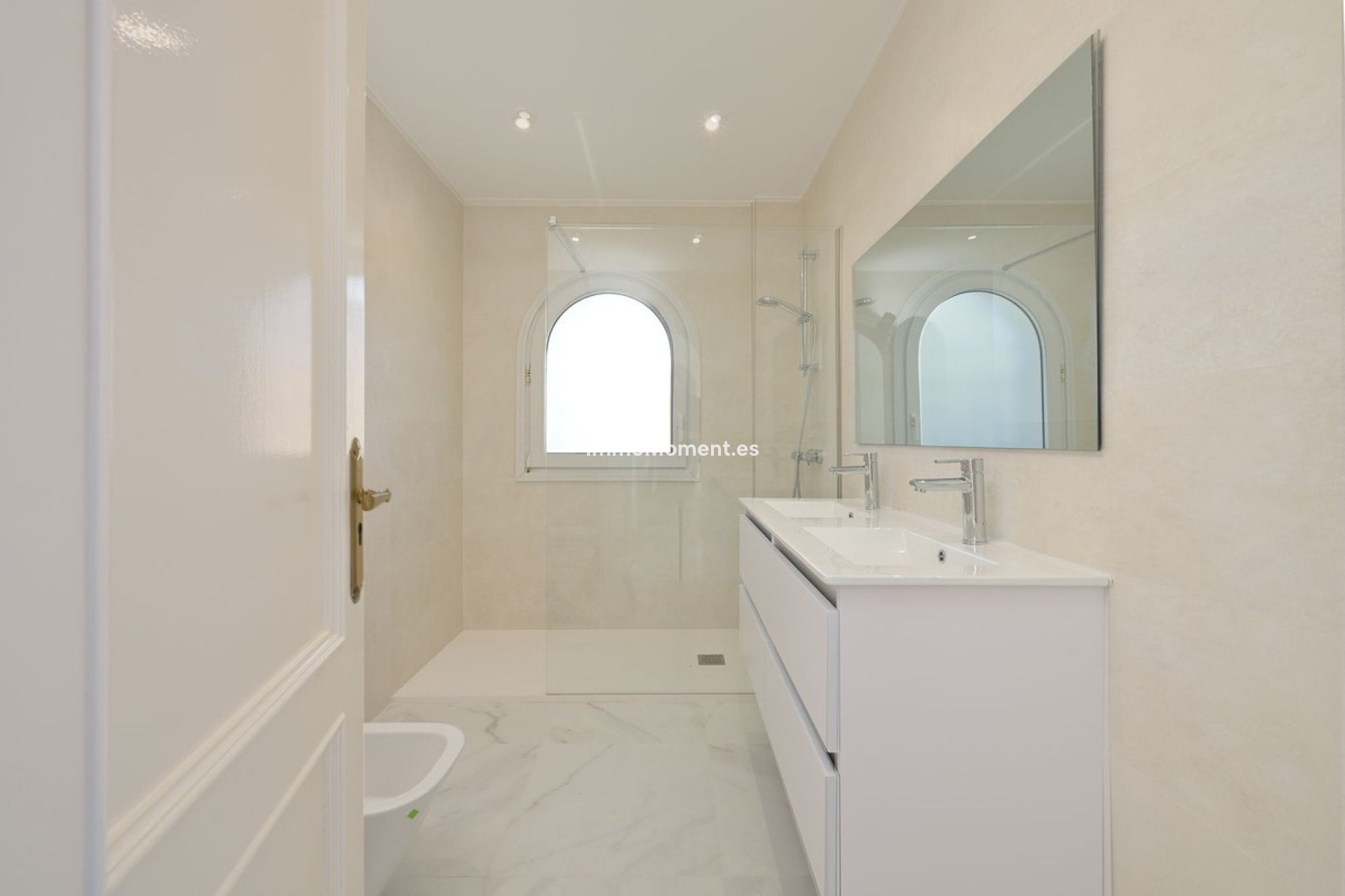 Resale - Villa - Marbella - Marbesa