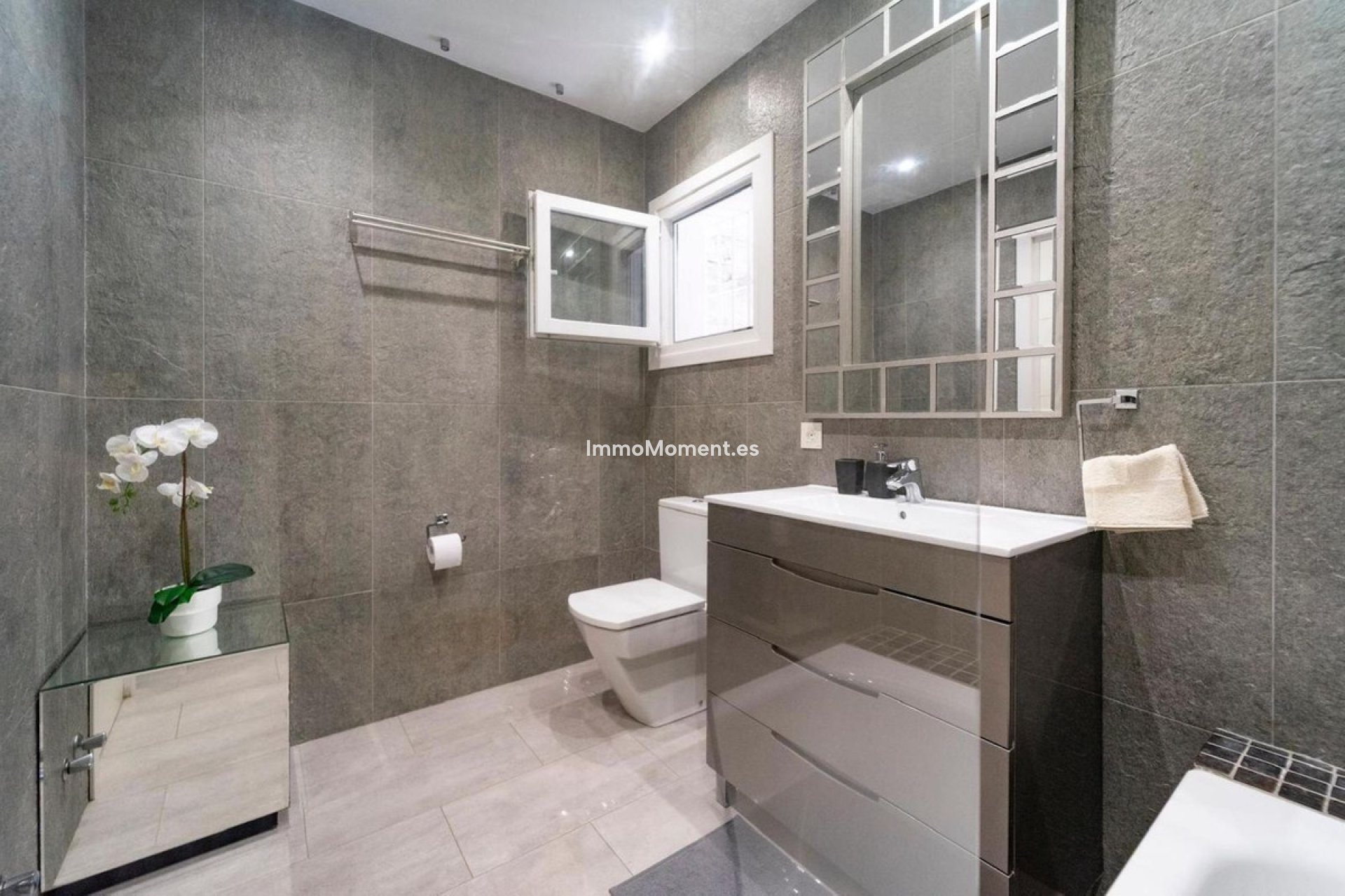 Resale - Villa - Marbella - Marbesa