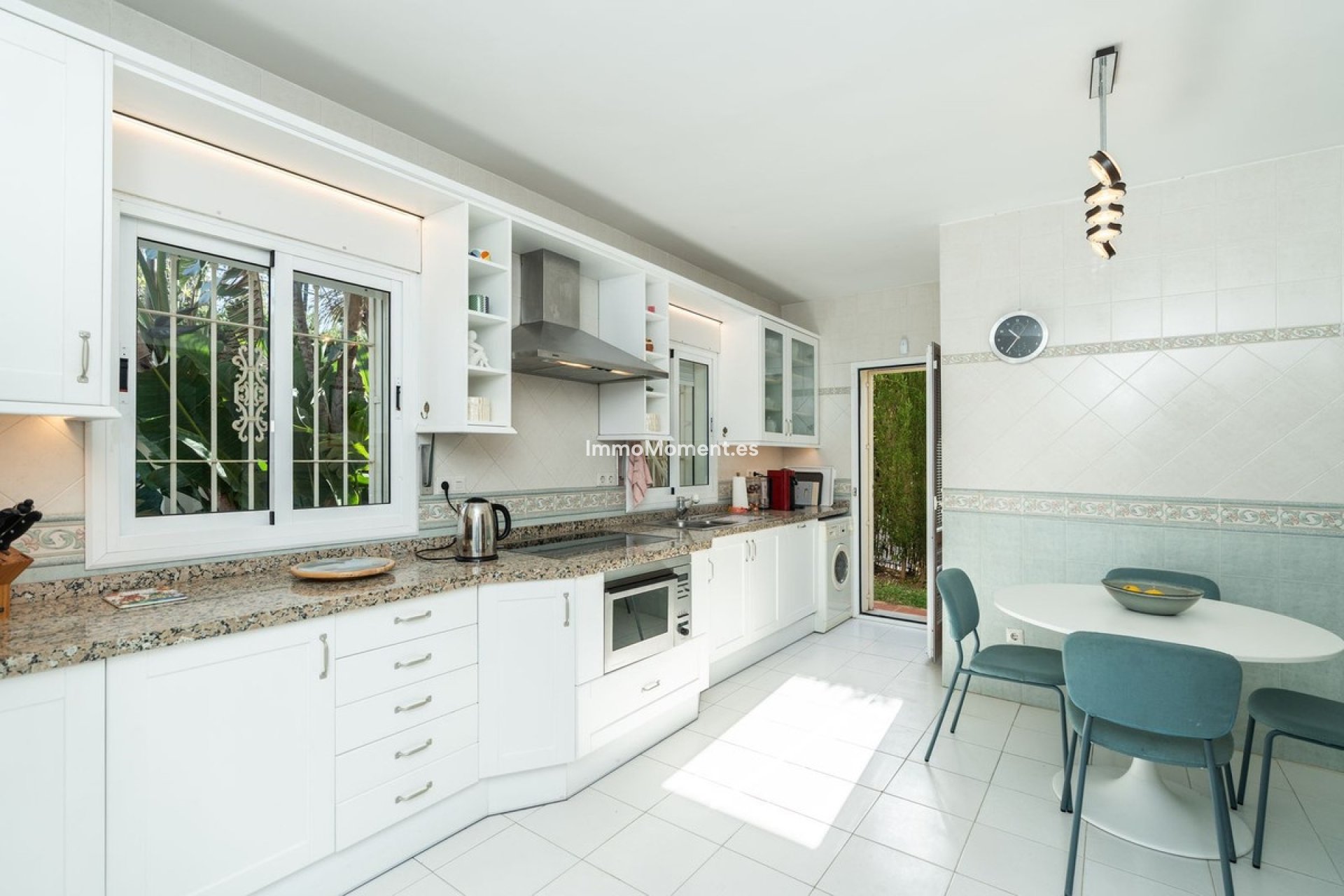 Resale - Villa - Marbella - Marbesa