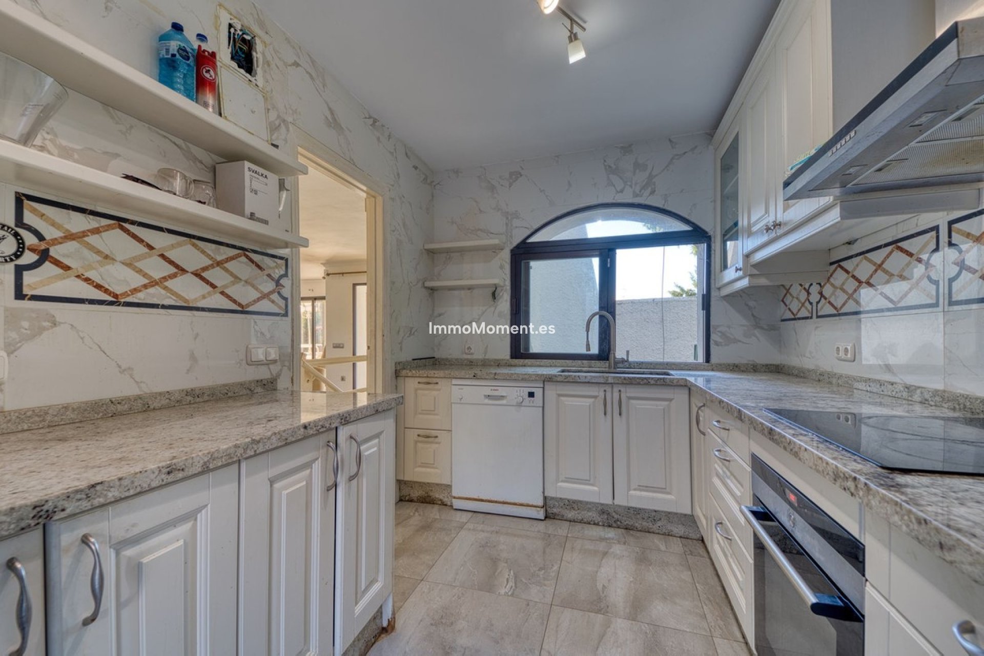 Resale - Villa - Marbella - Nueva Andalucía