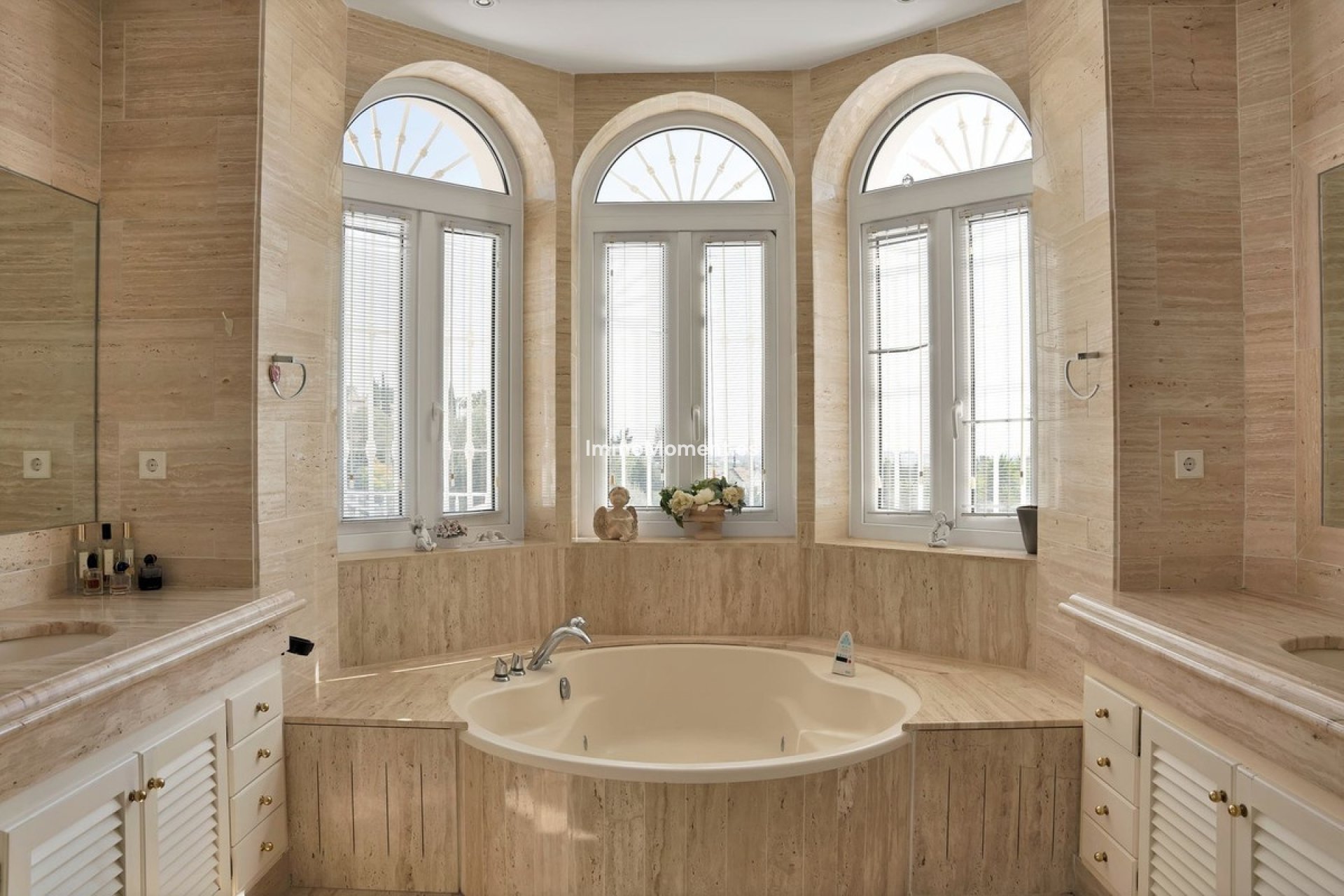 Resale - Villa - Marbella - Nueva Andalucía