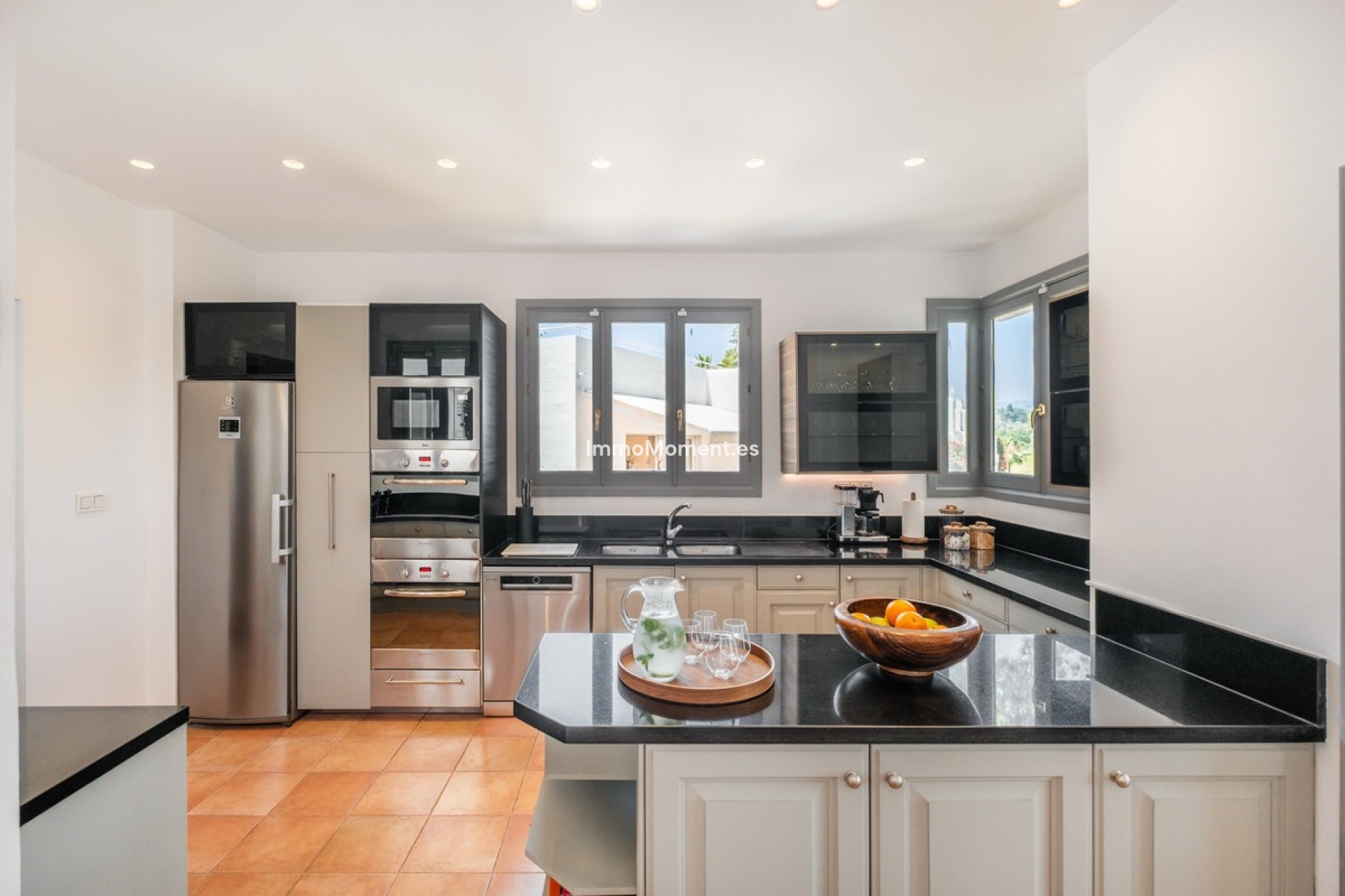 Resale - Villa - Marbella - Nueva Andalucía