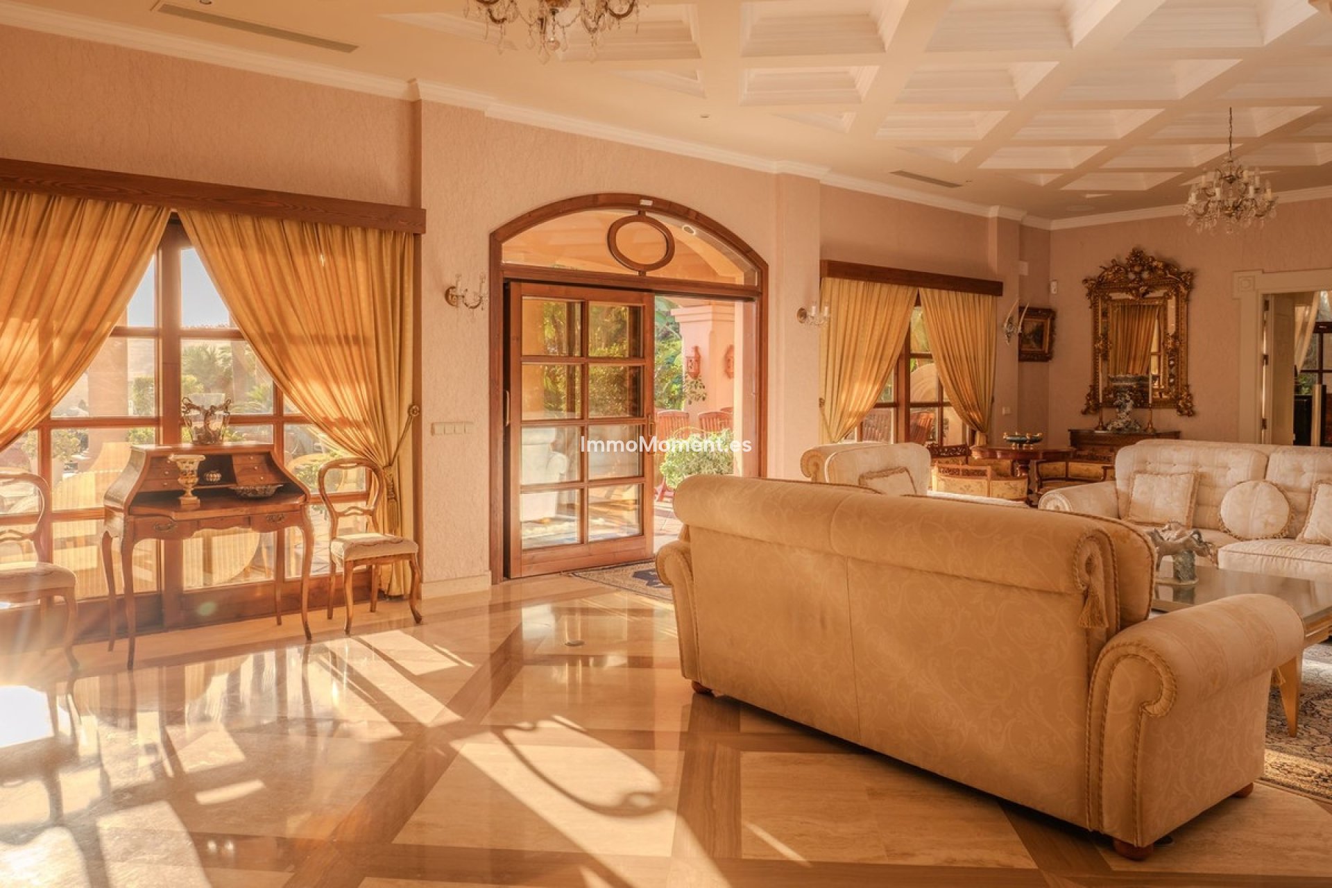 Resale - Villa - Marbella - Nueva Andalucía