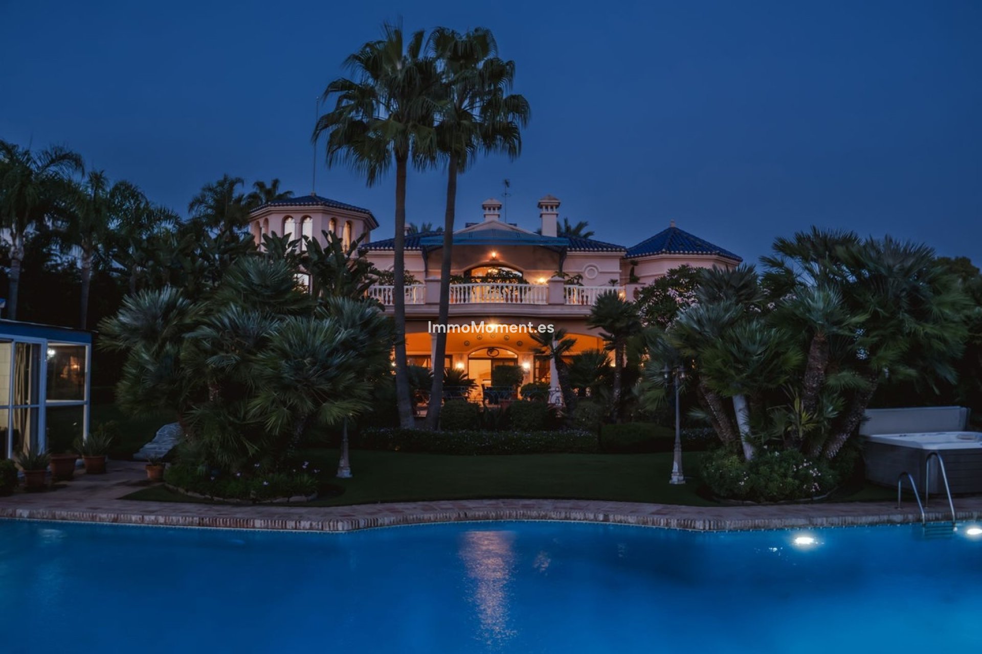 Resale - Villa - Marbella - Nueva Andalucía