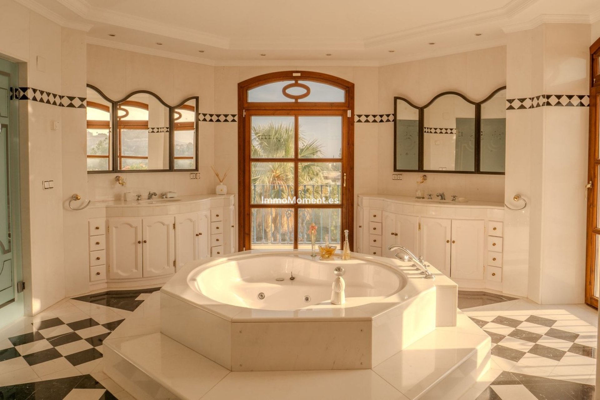 Resale - Villa - Marbella - Nueva Andalucía