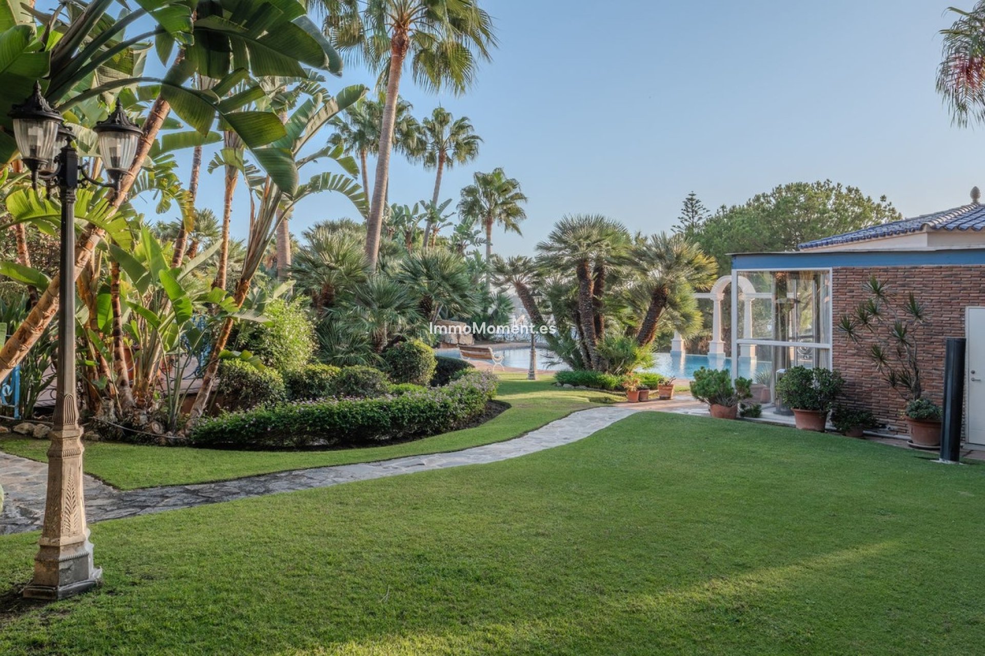 Resale - Villa - Marbella - Nueva Andalucía