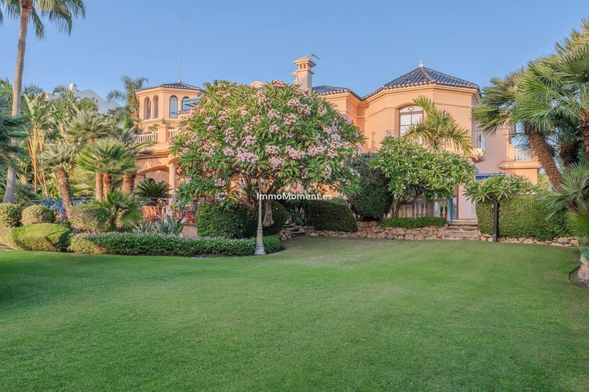 Resale - Villa - Marbella - Nueva Andalucía