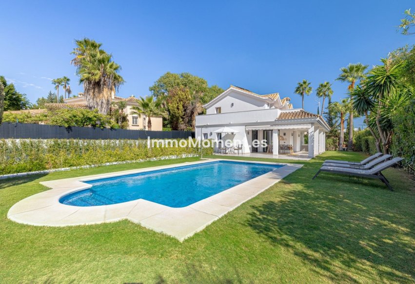 Resale - Villa - Marbella - Nueva Andalucía