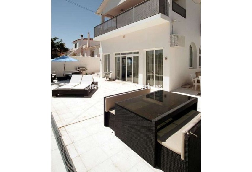 Resale - Villa - Marbella - Nueva Andalucía